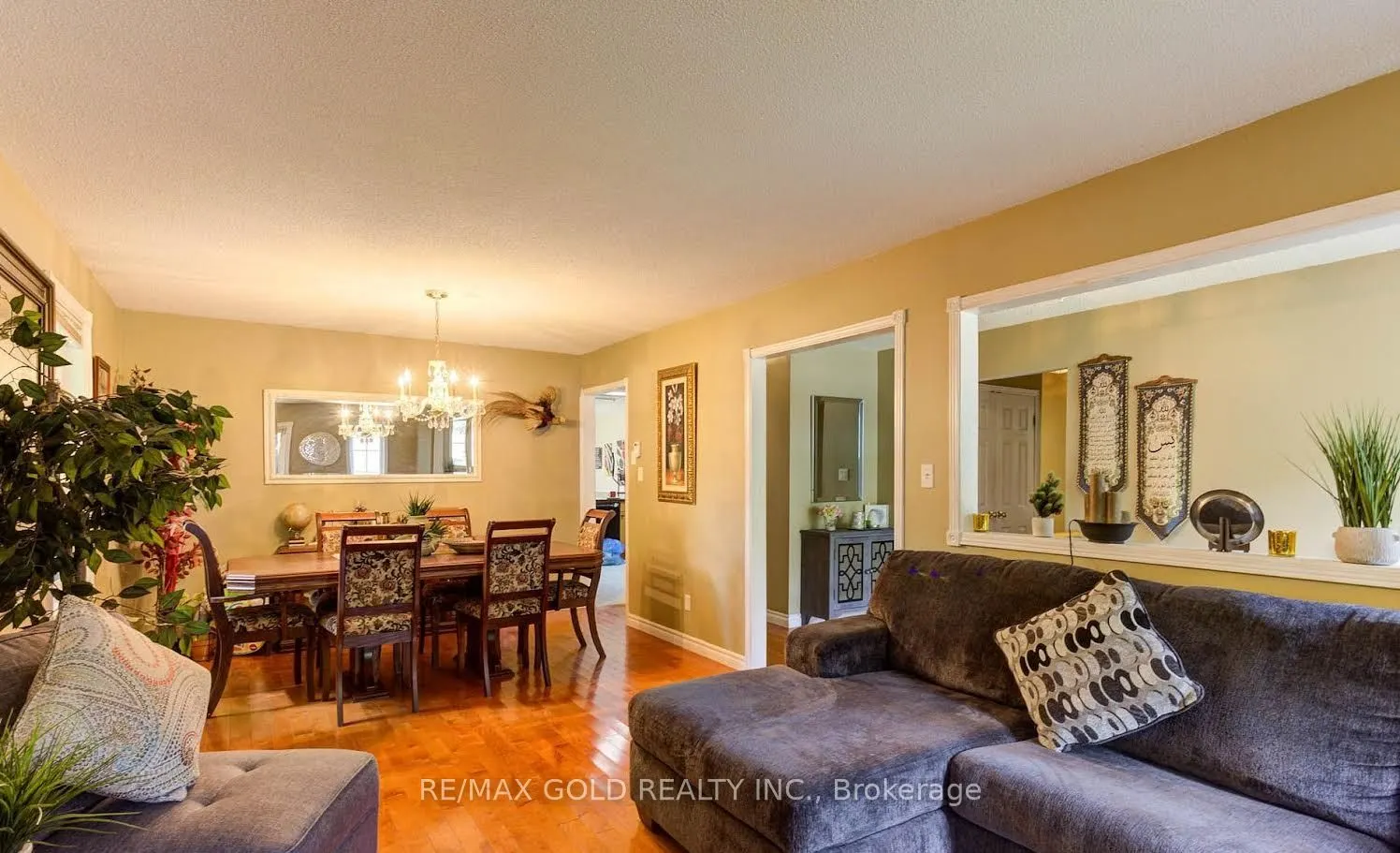 39 Downer Crescent