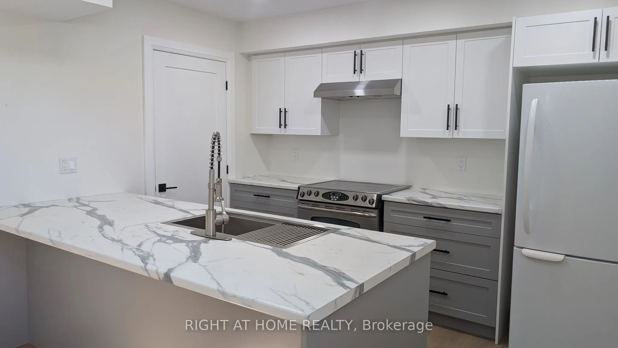 100 Seline Crescent, #- Lower Level
