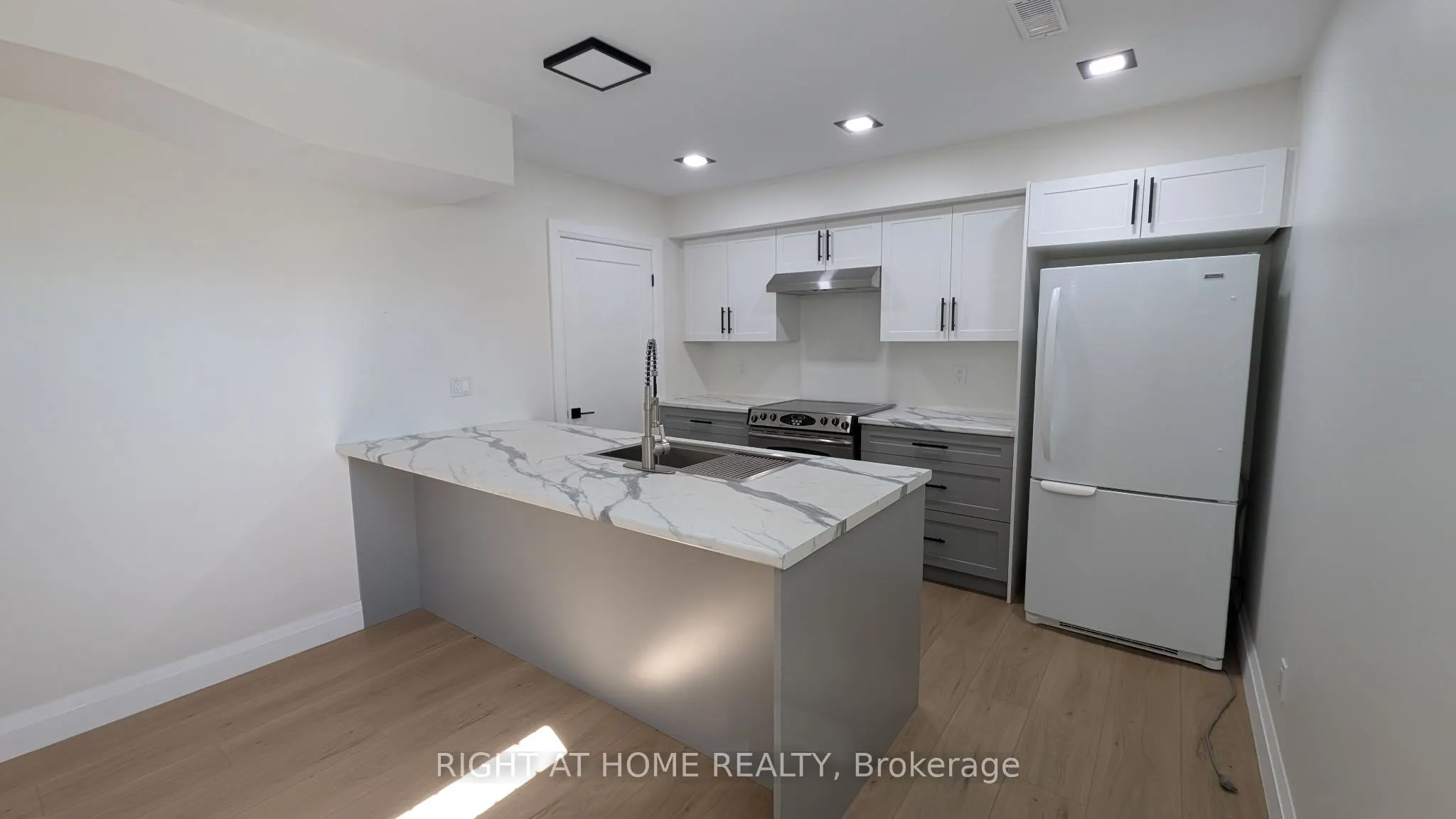 100 Seline Crescent, #- Lower Level