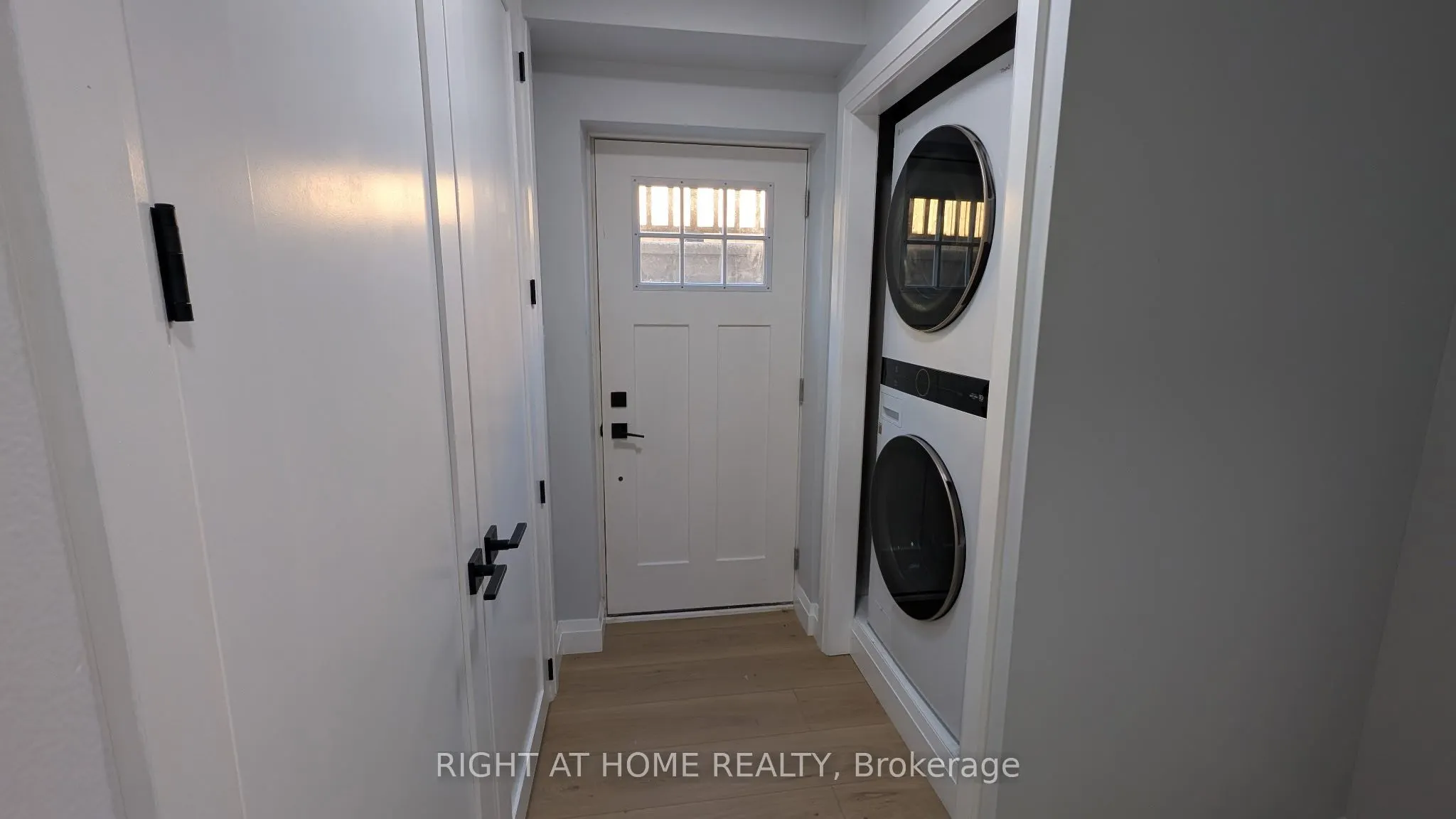 100 Seline Crescent, #- Lower Level