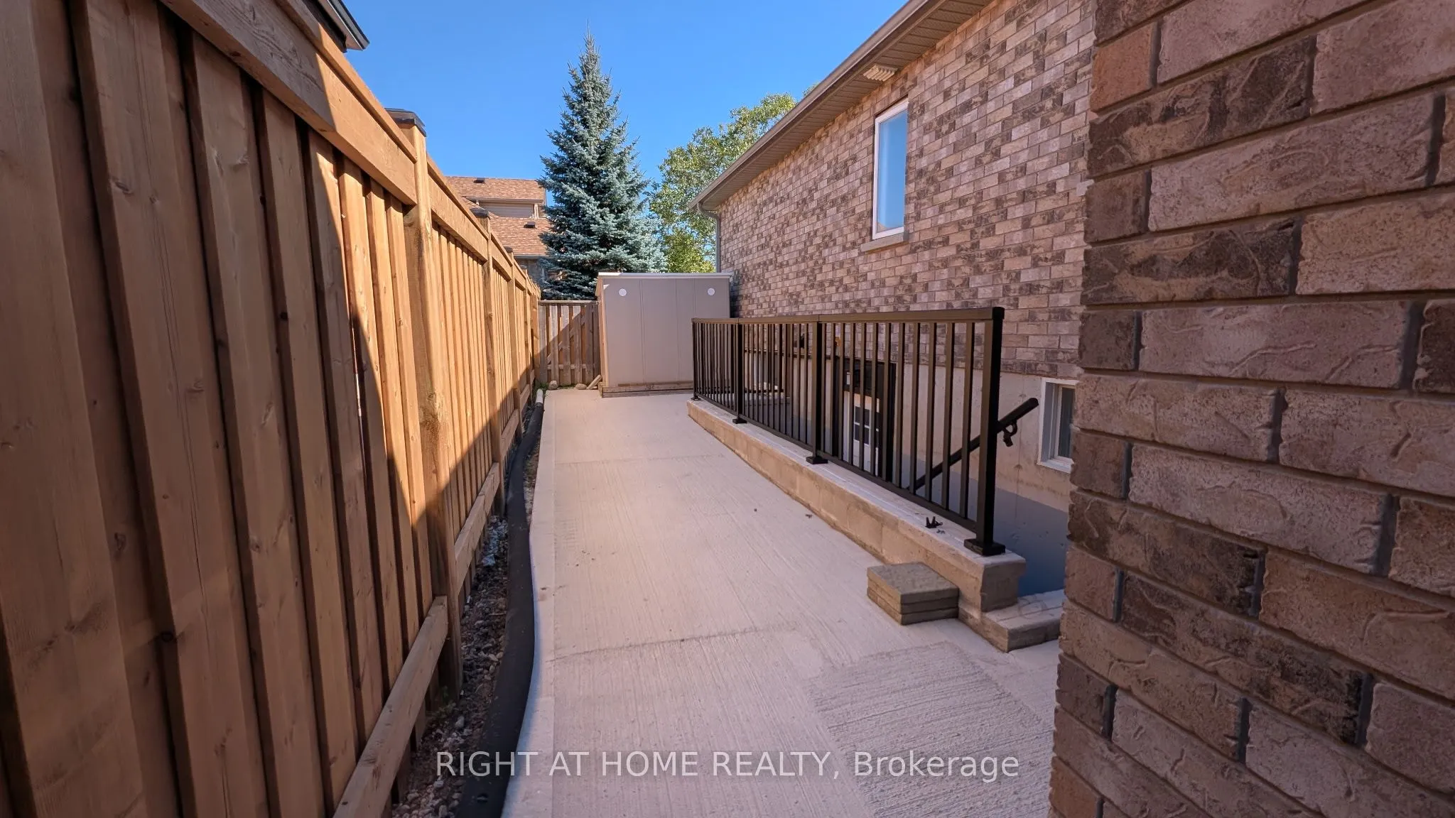 100 Seline Crescent, #- Lower Level