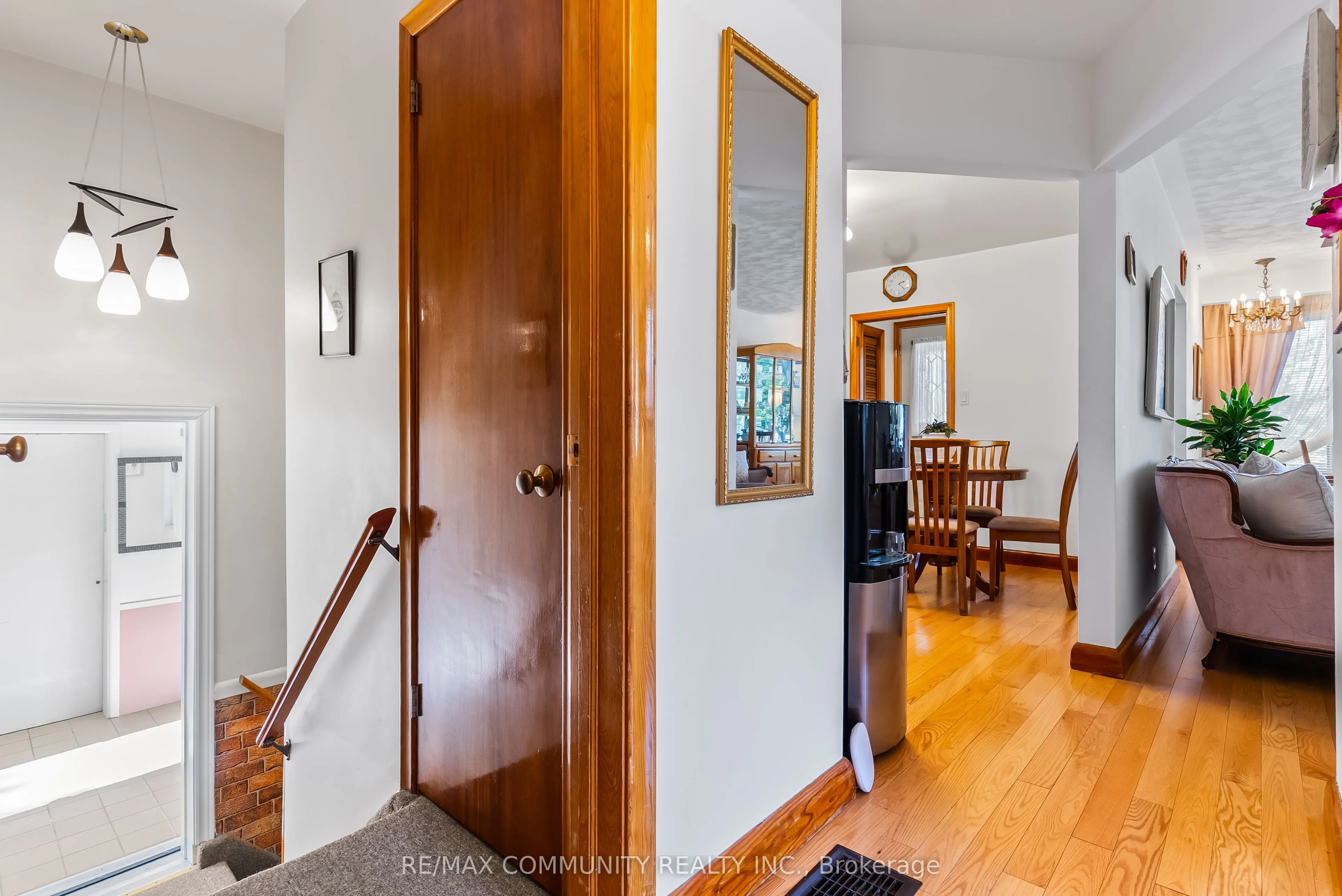 287 John Street