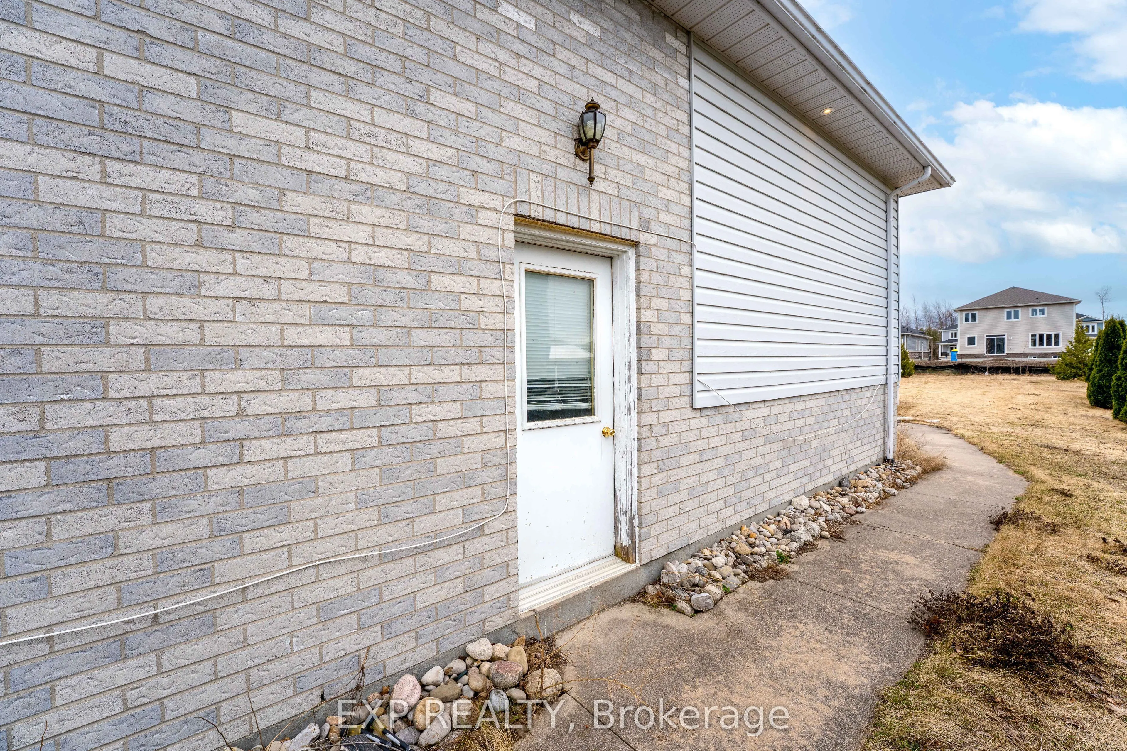20 Wasaga Sands Drive