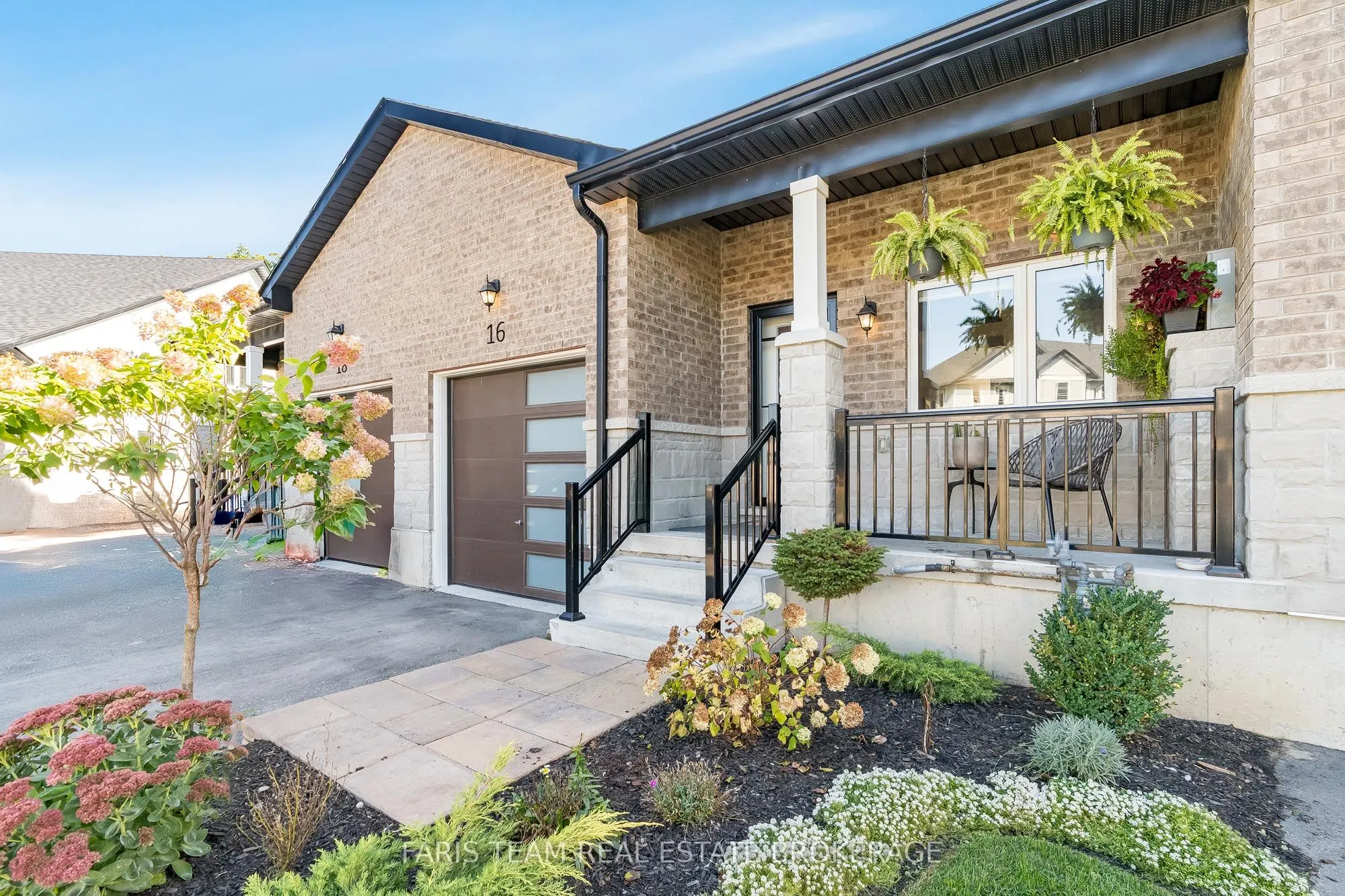 16 Lahey Crescent