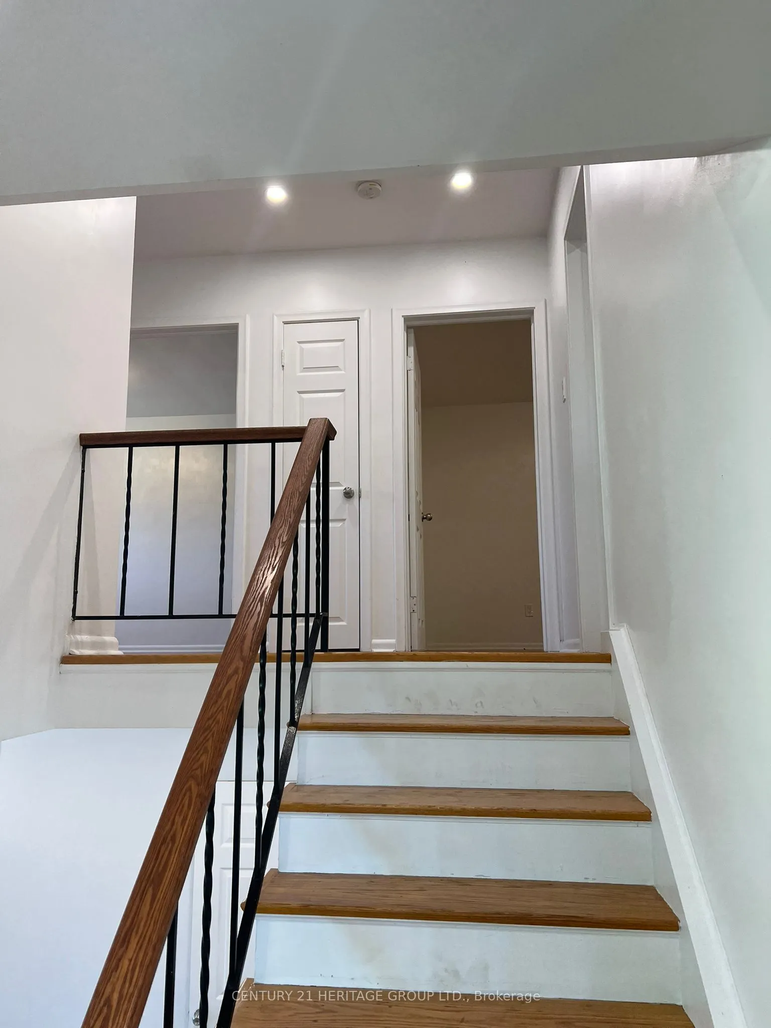 51 Steel Street S