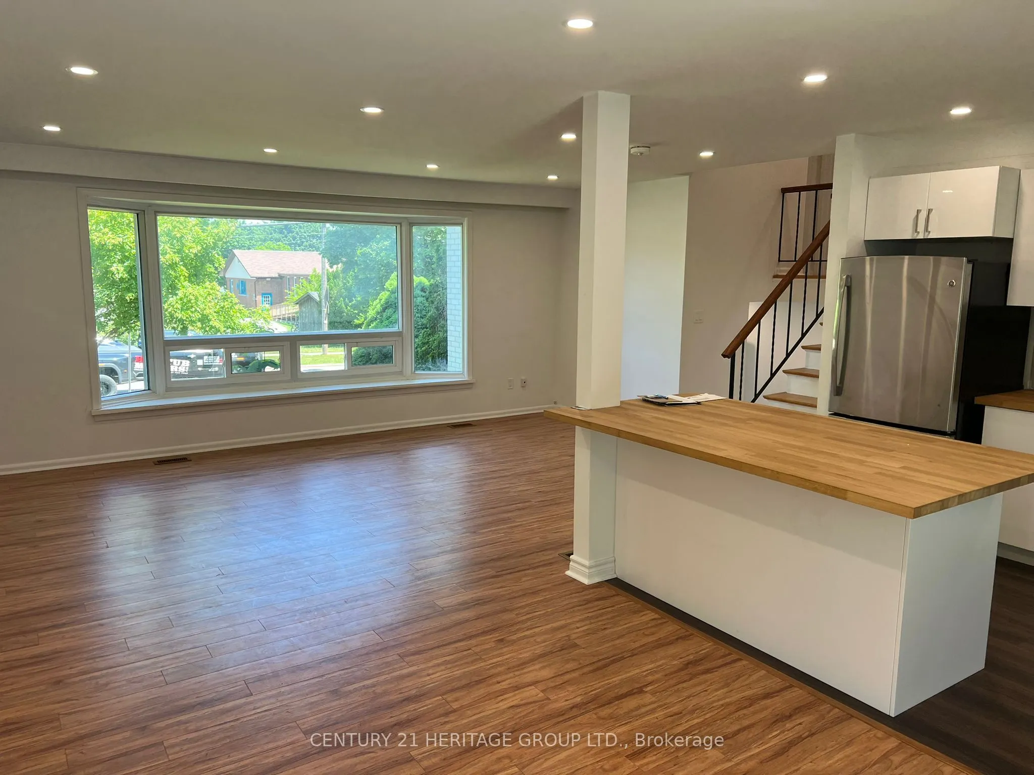 51 Steel Street S
