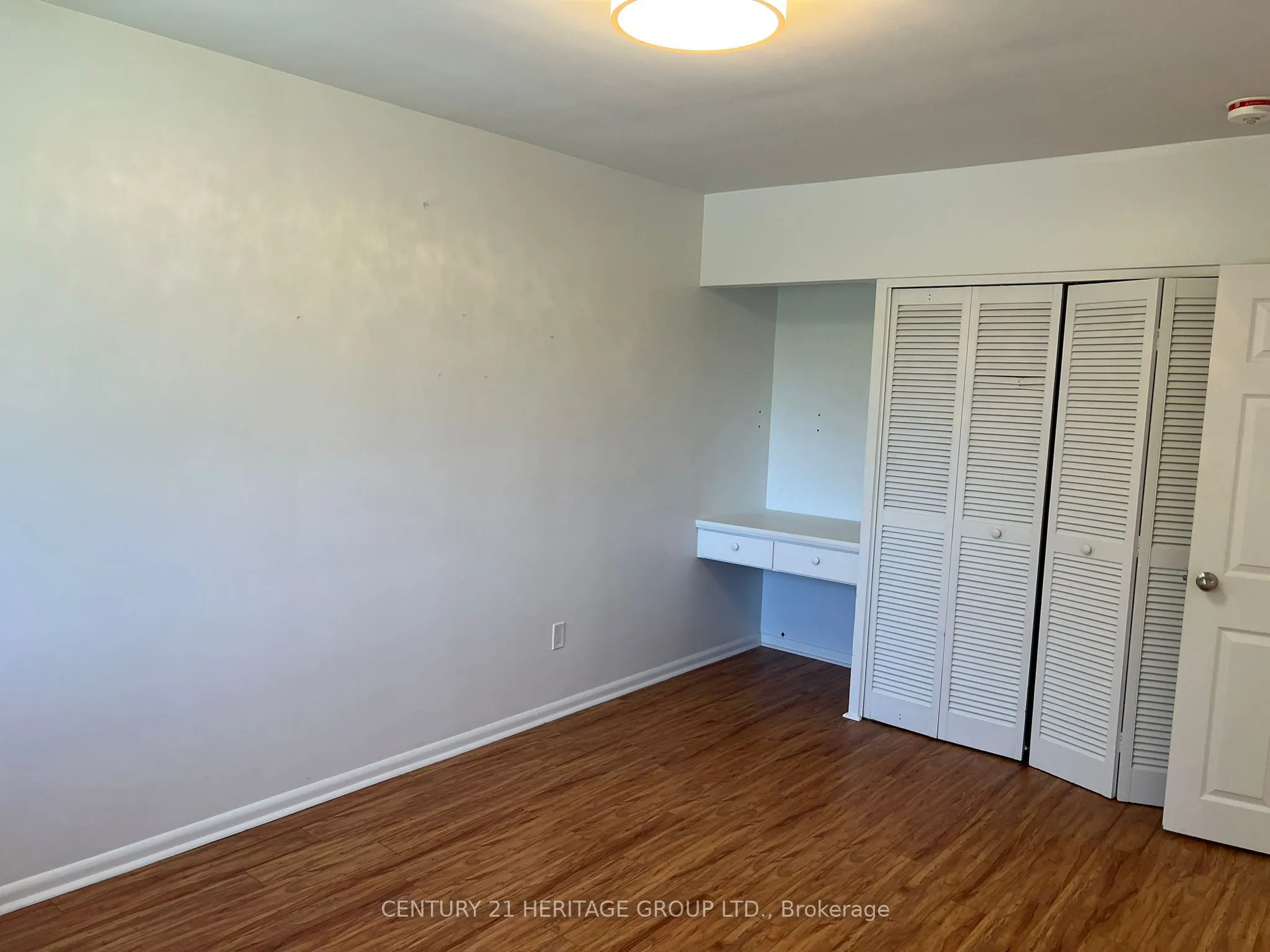51 Steel Street S