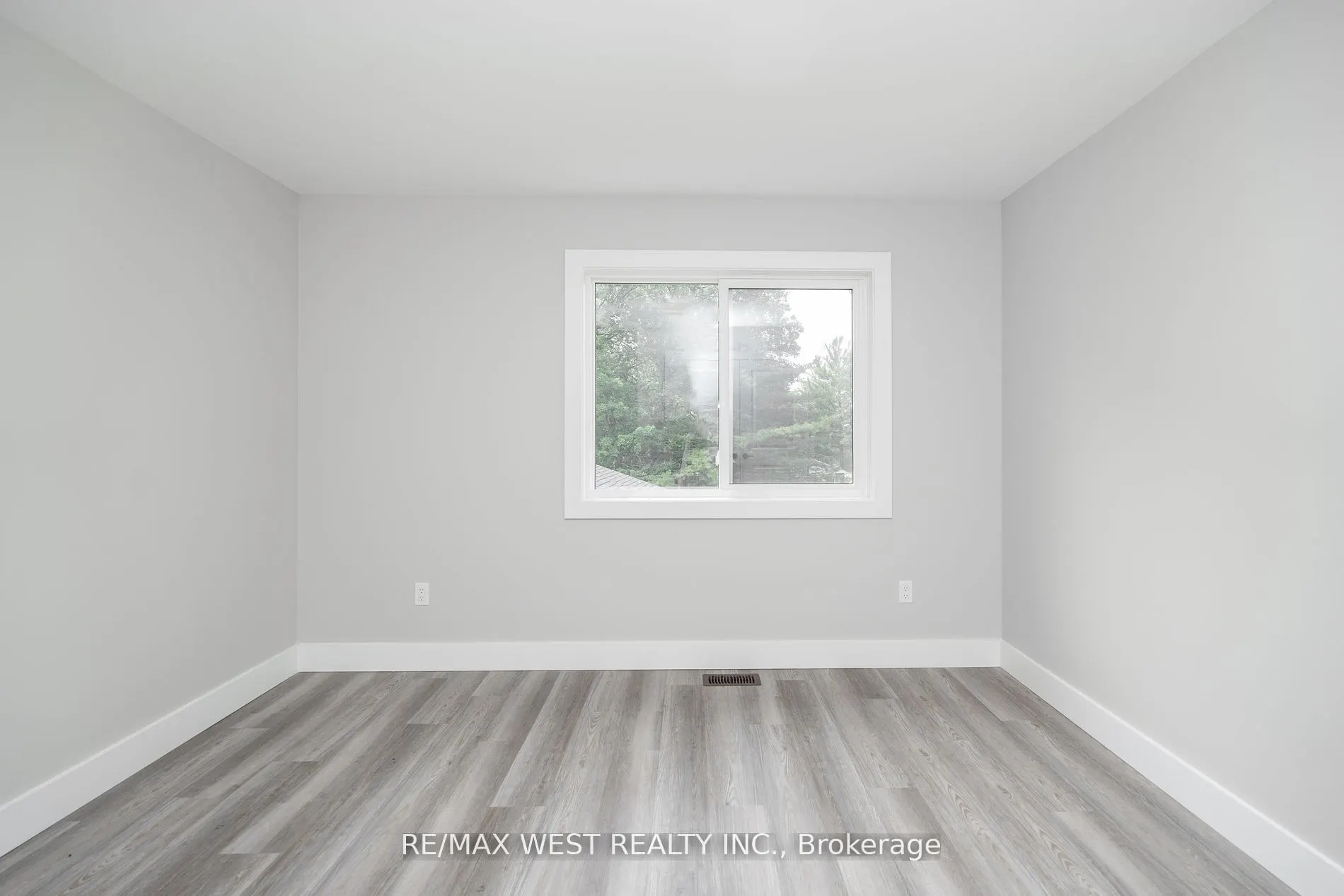172 CUNDLES Road W, #1