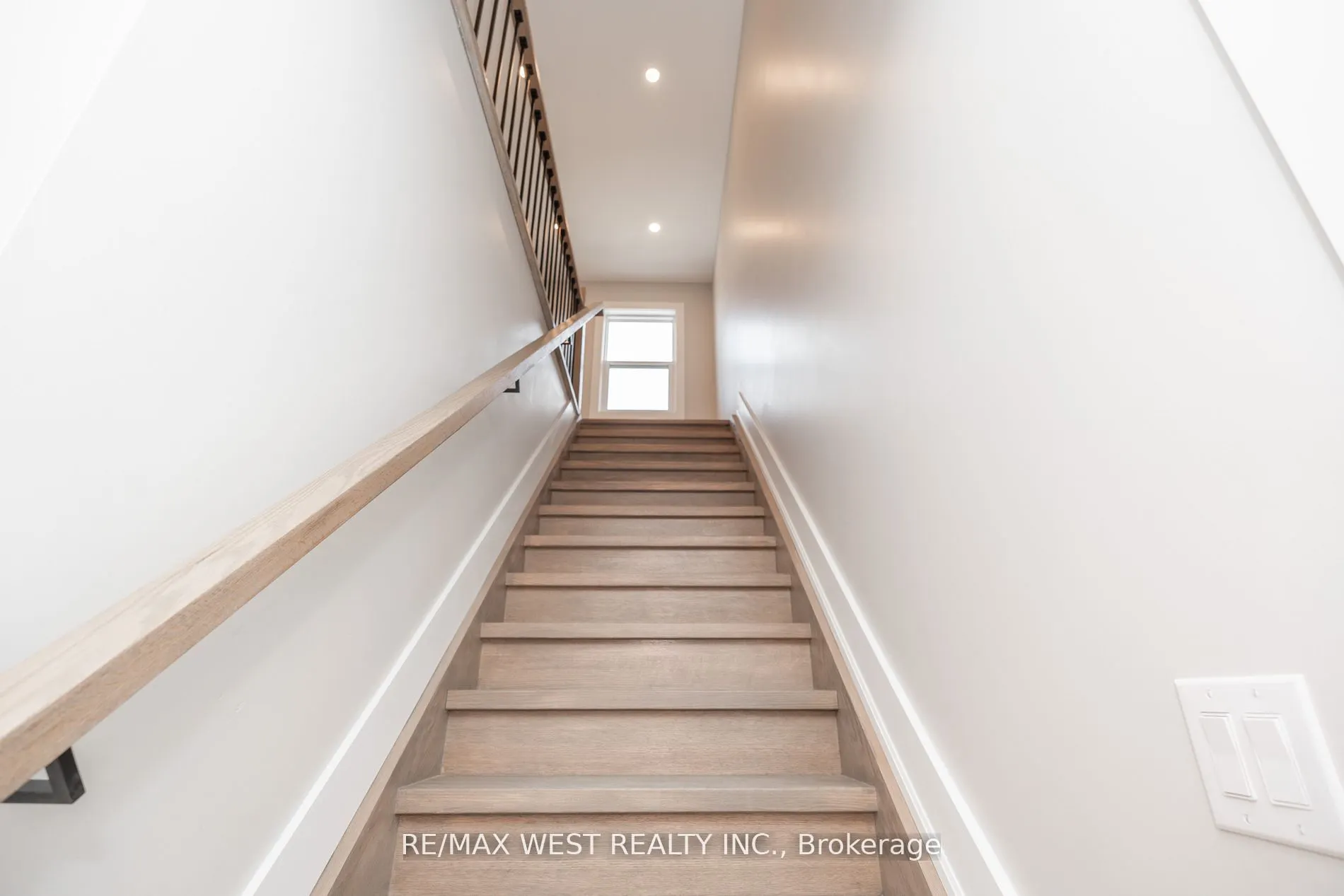 172 CUNDLES Road W, #1
