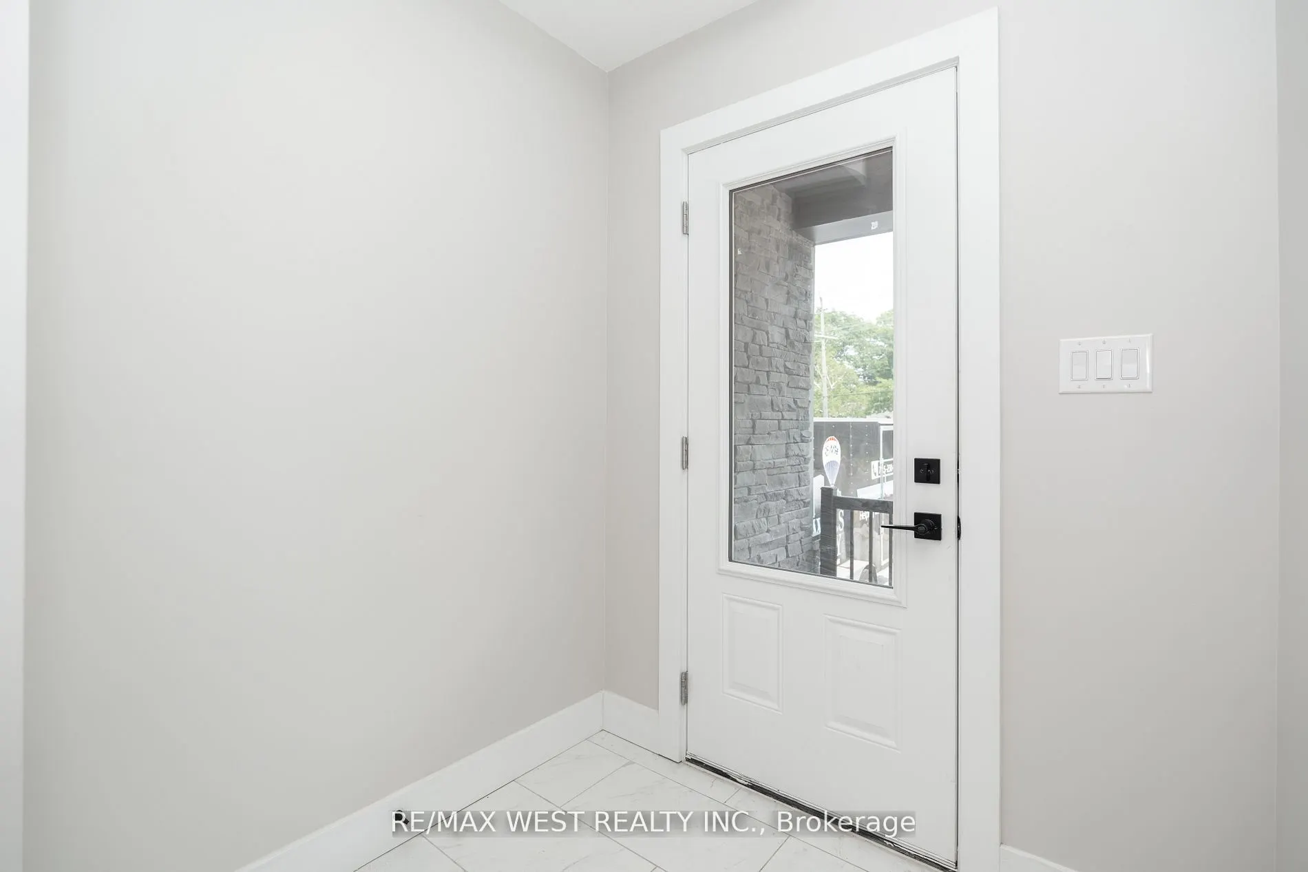 172 CUNDLES Road W, #1