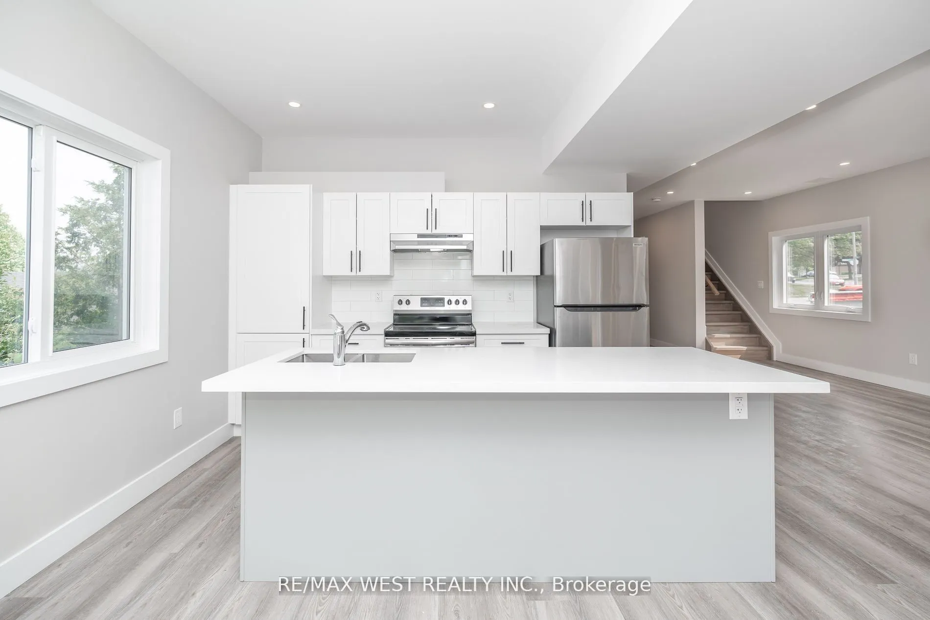 172 CUNDLES Road W, #1