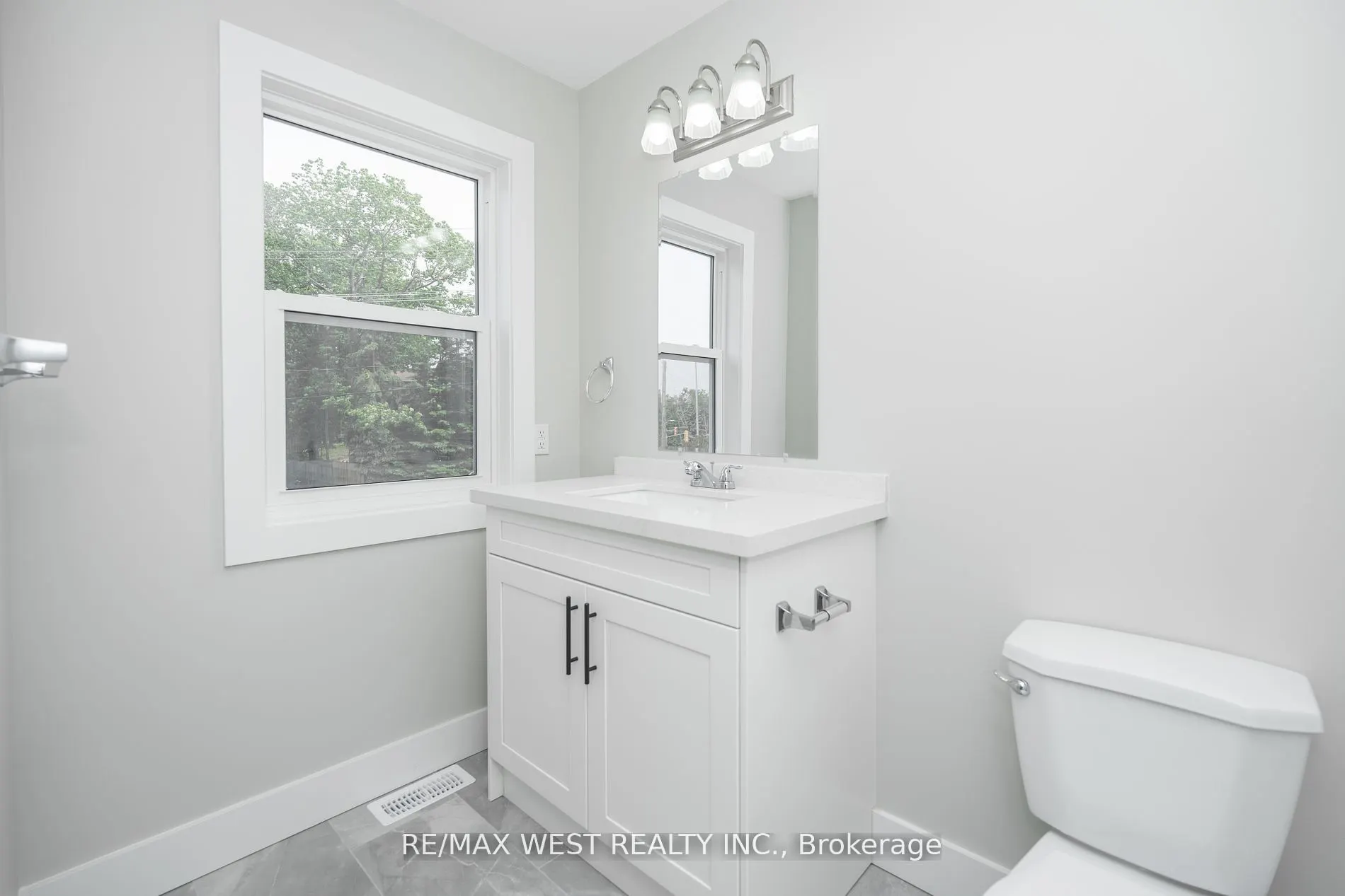 172 CUNDLES Road W, #1