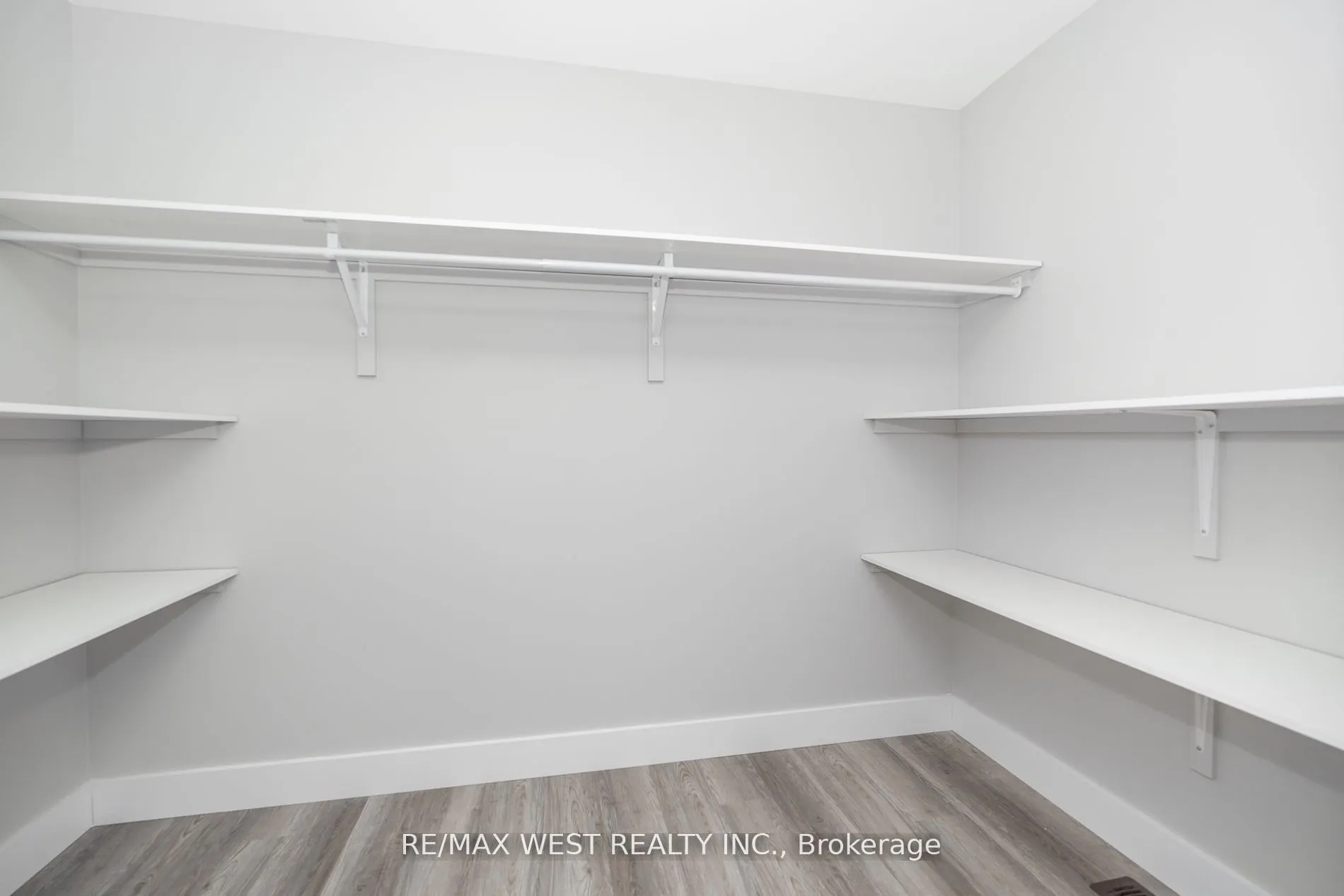 172 CUNDLES Road W, #1