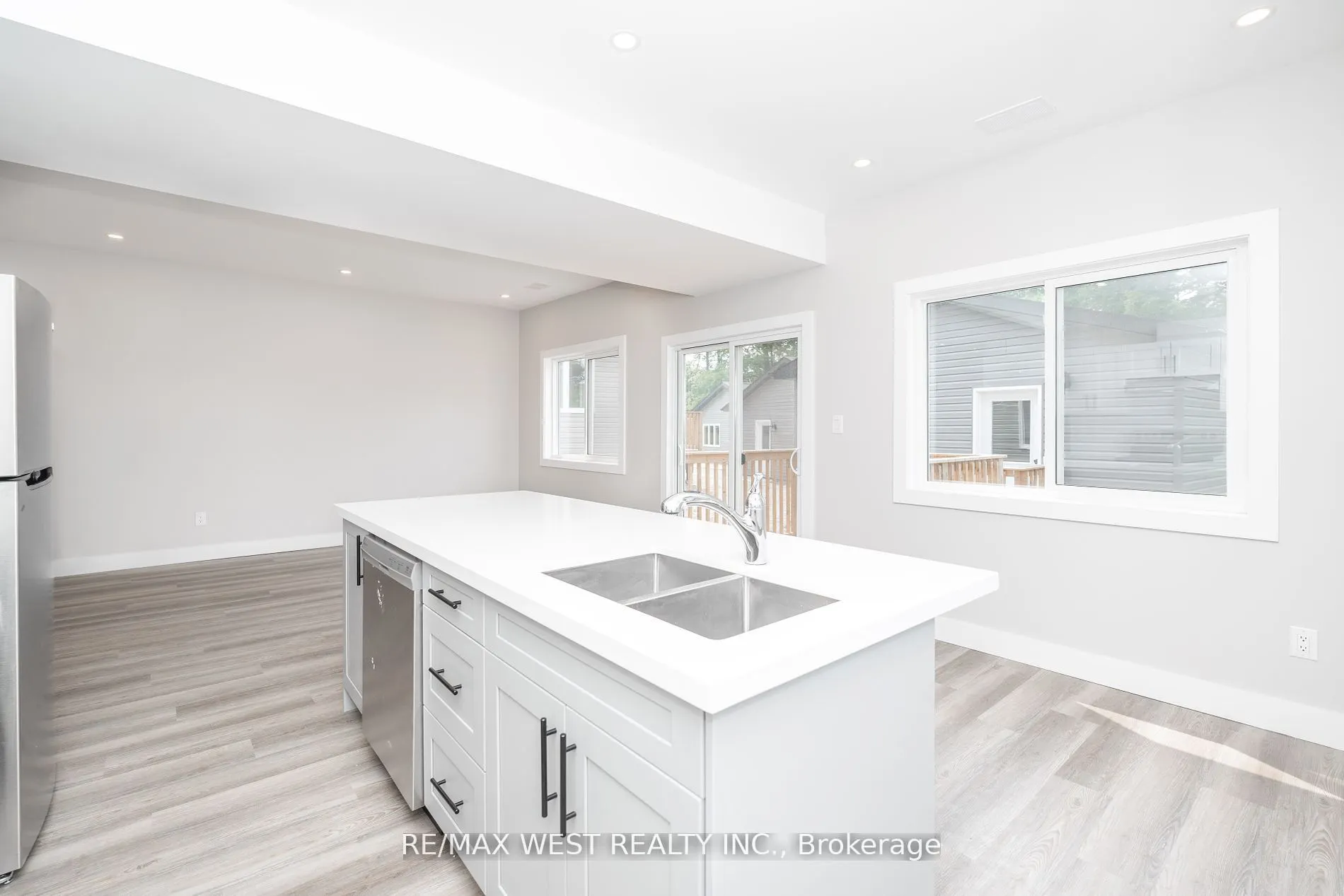 172 CUNDLES Road W, #1