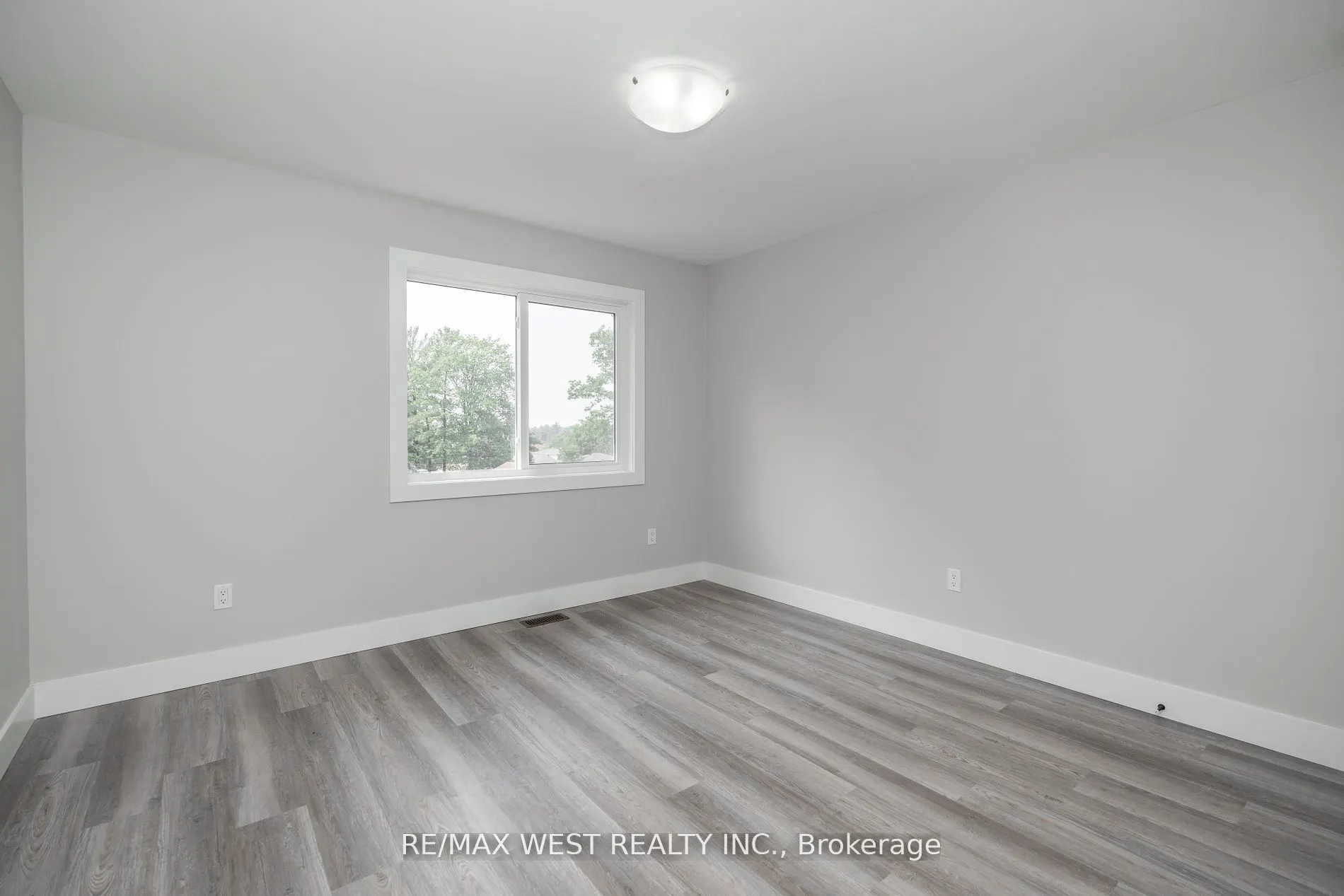 172 CUNDLES Road W, #1