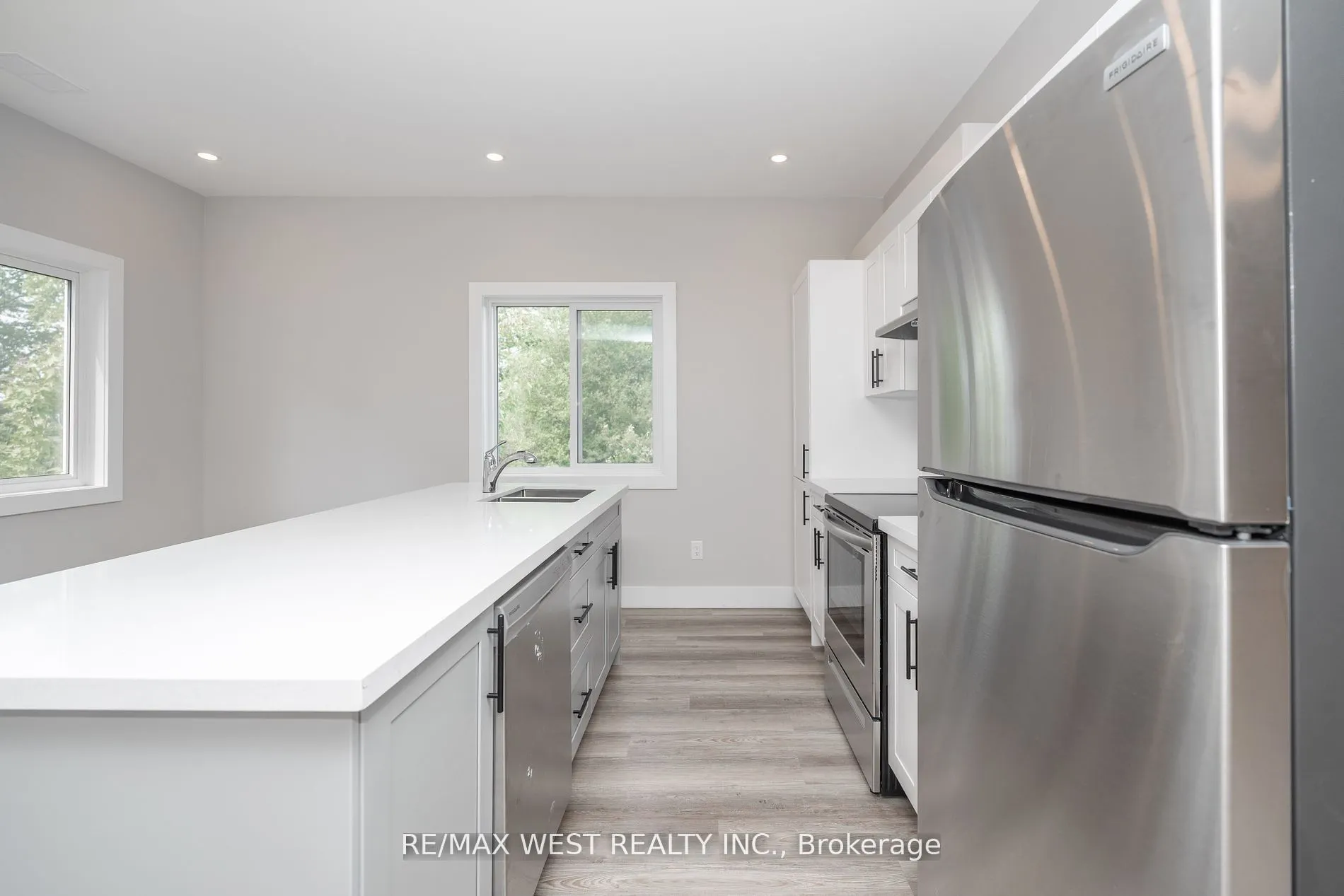 172 CUNDLES Road W, #1