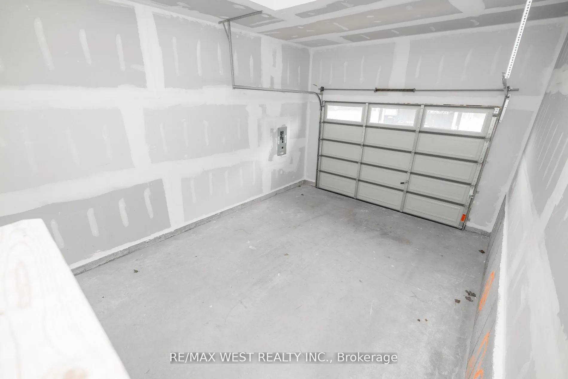 172 CUNDLES Road W, #1
