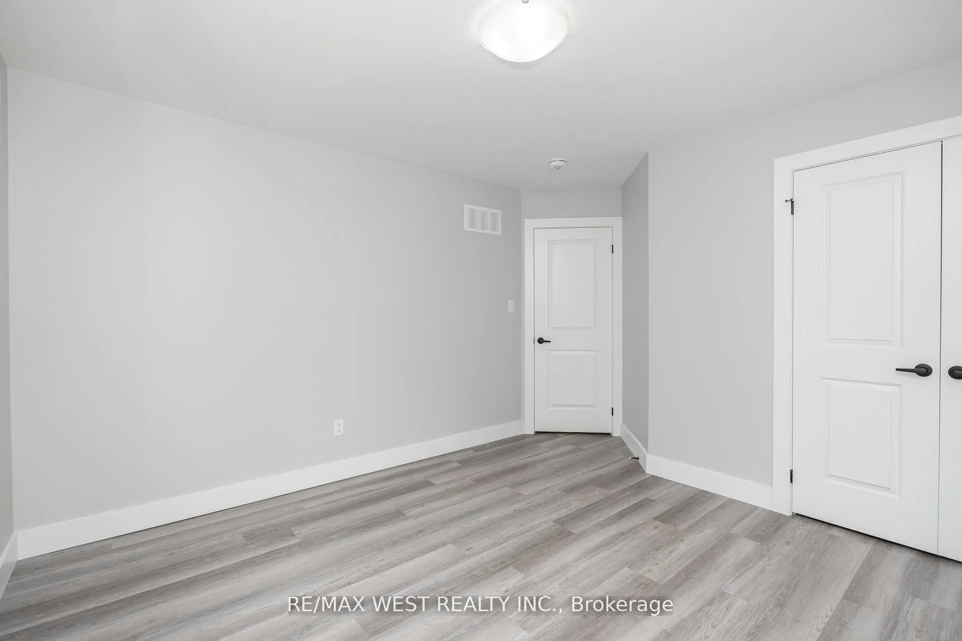172 CUNDLES Road W, #1