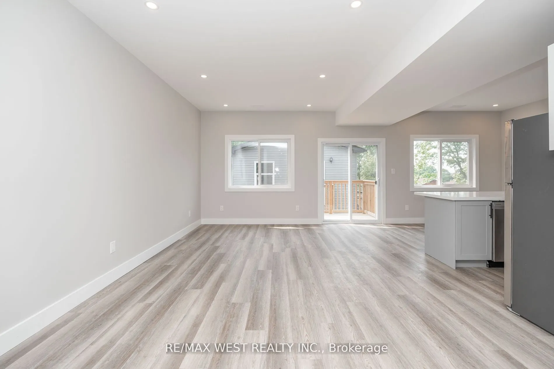 172 CUNDLES Road W, #1