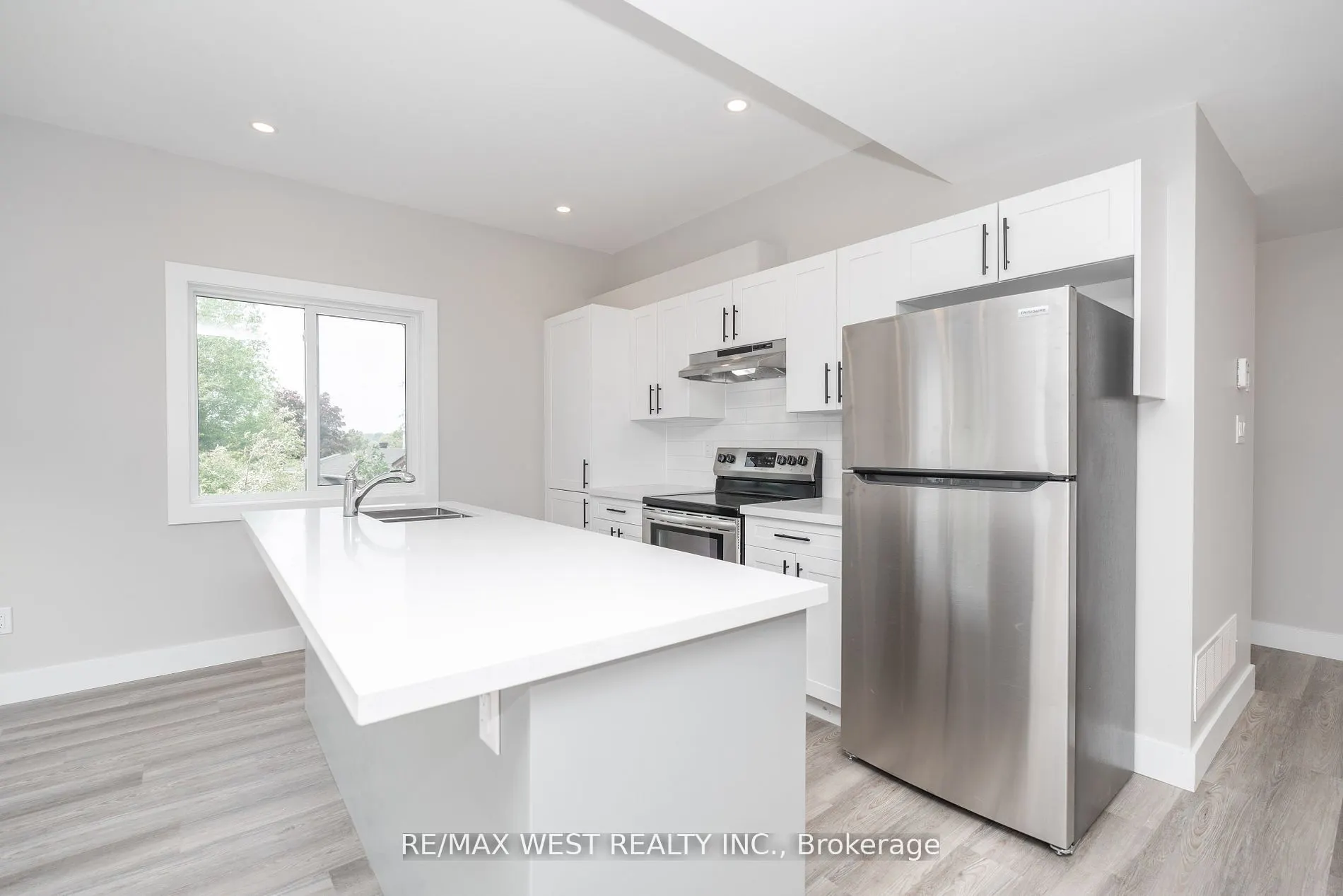 172 CUNDLES Road W, #1
