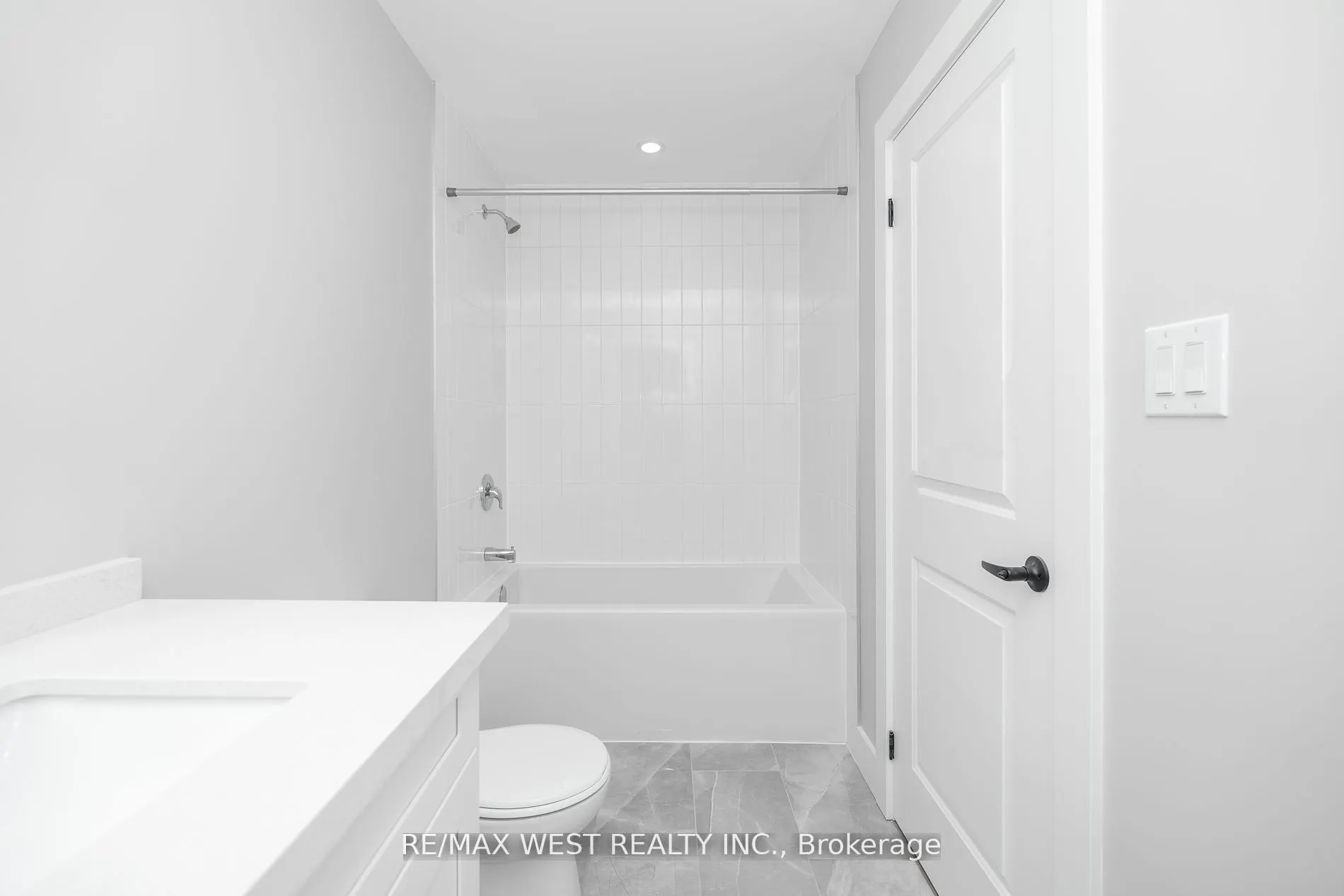 172 CUNDLES Road W, #1