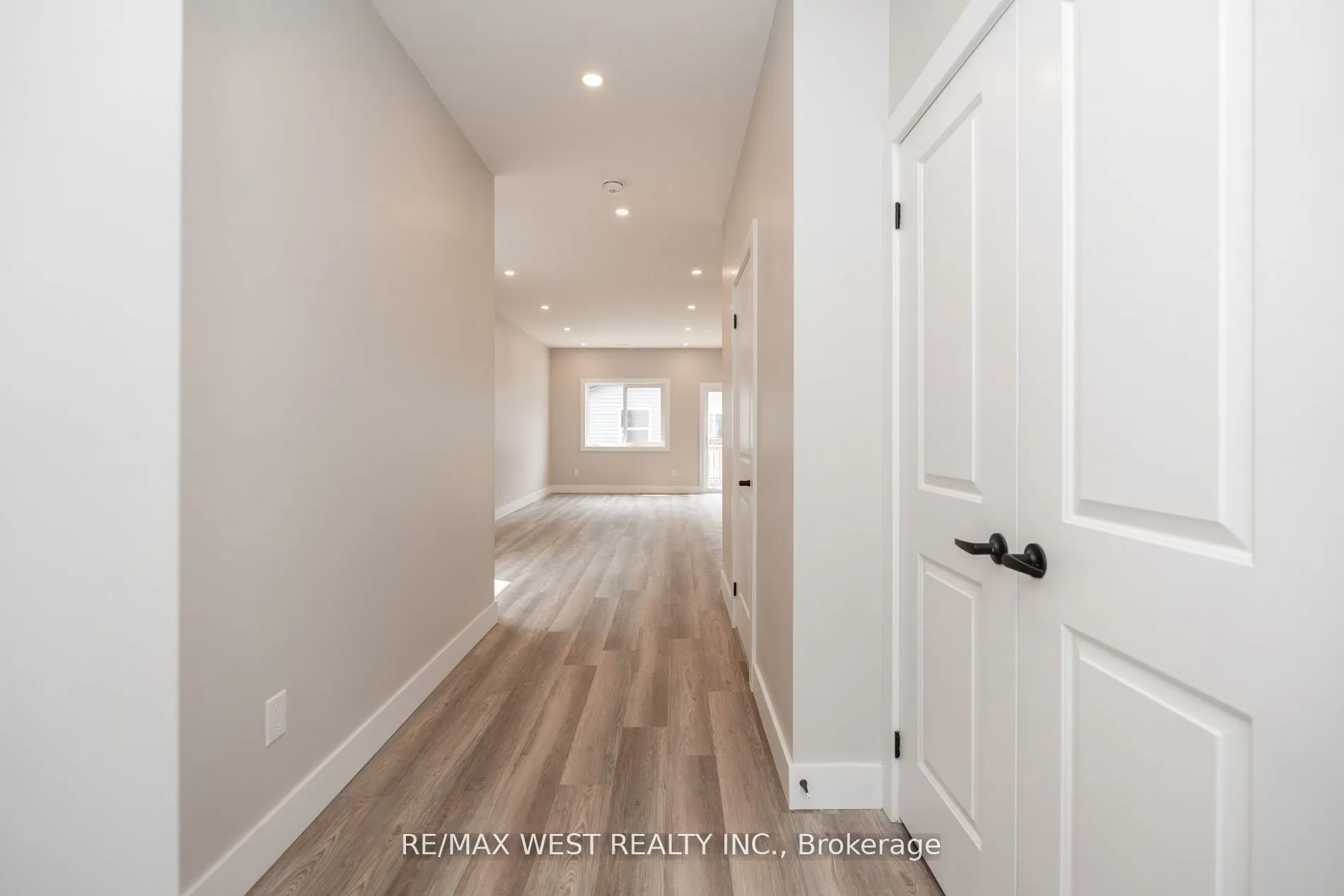 172 CUNDLES Road W, #1