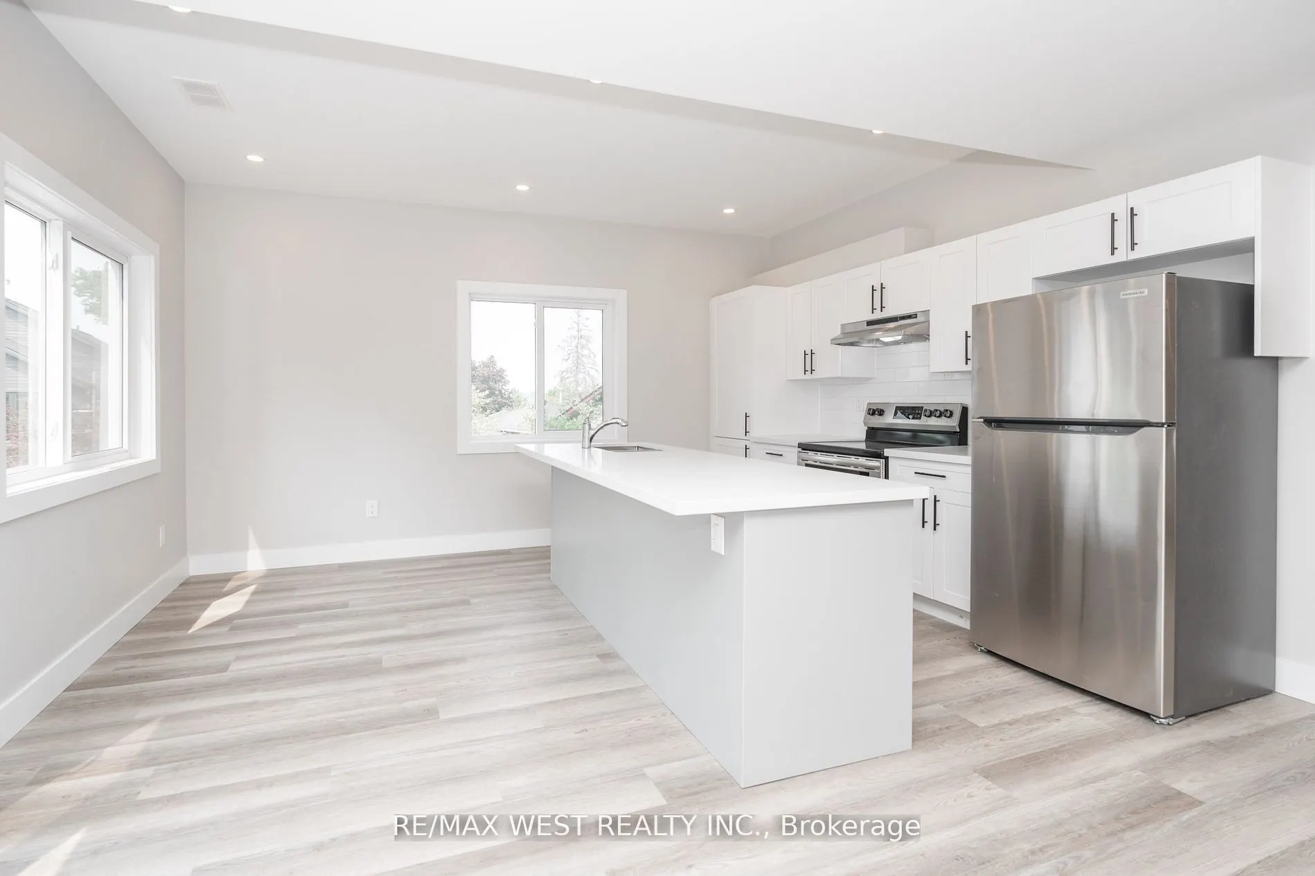 172 CUNDLES Road W, #1