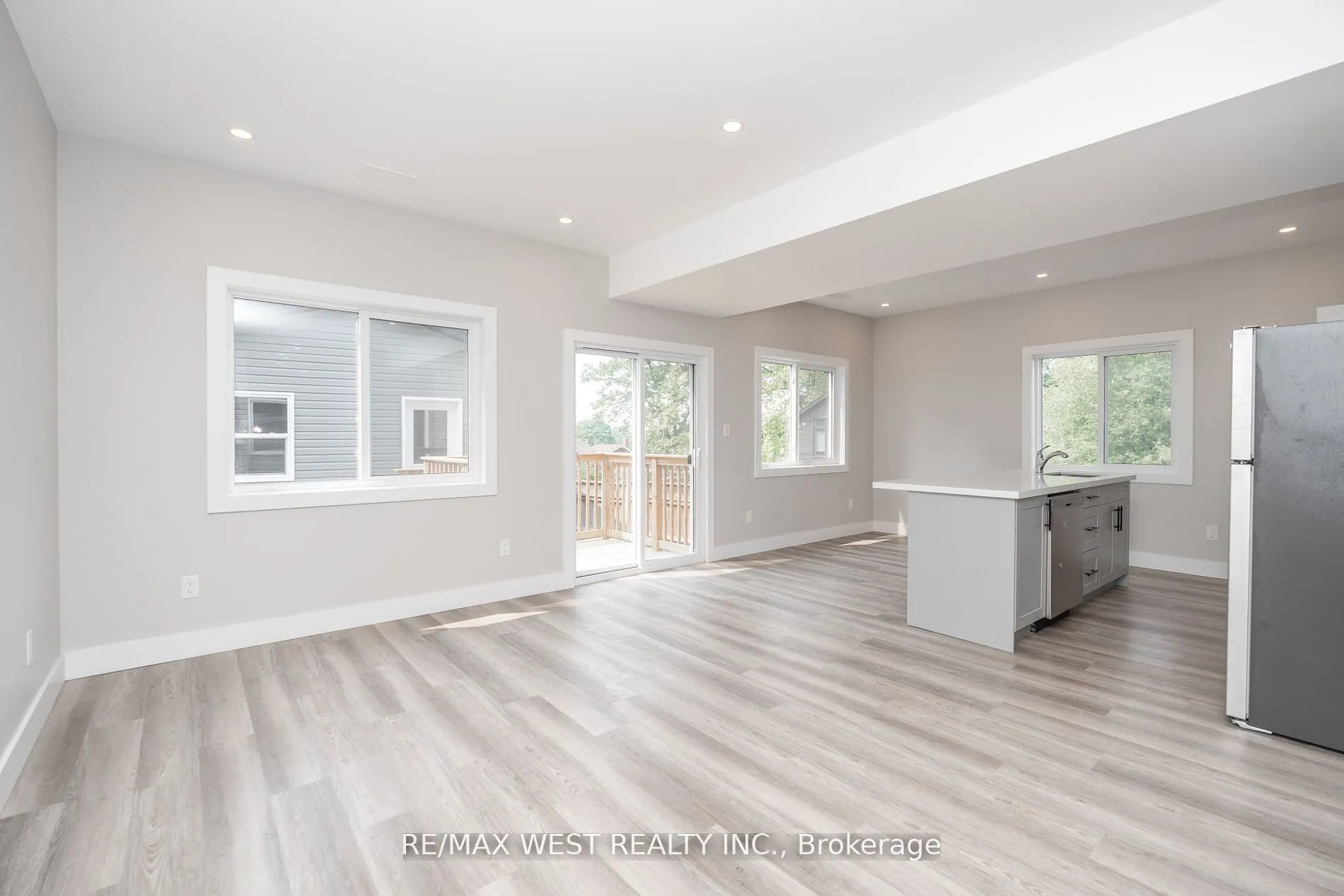 172 CUNDLES Road W, #1