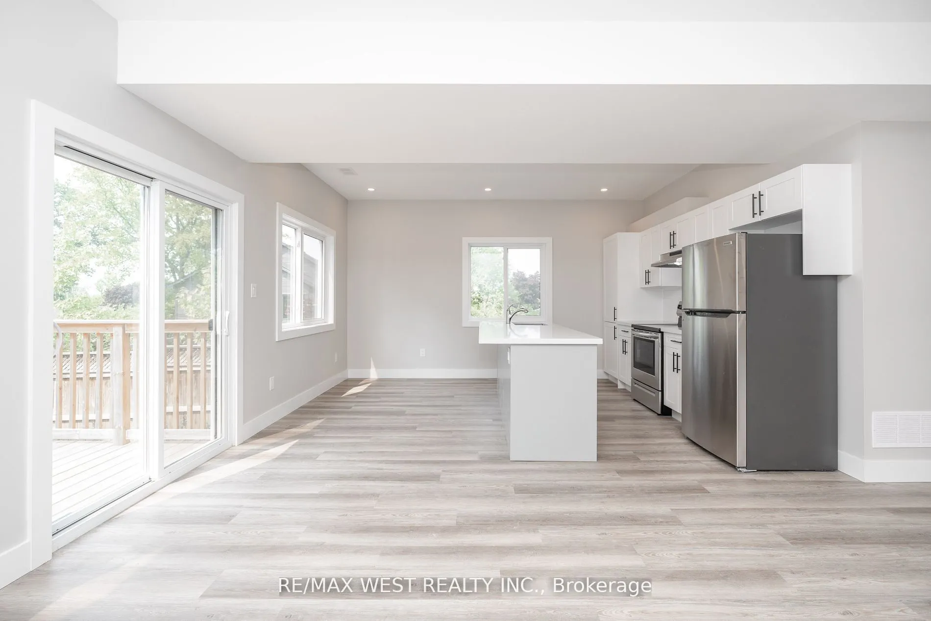 172 CUNDLES Road W, #1
