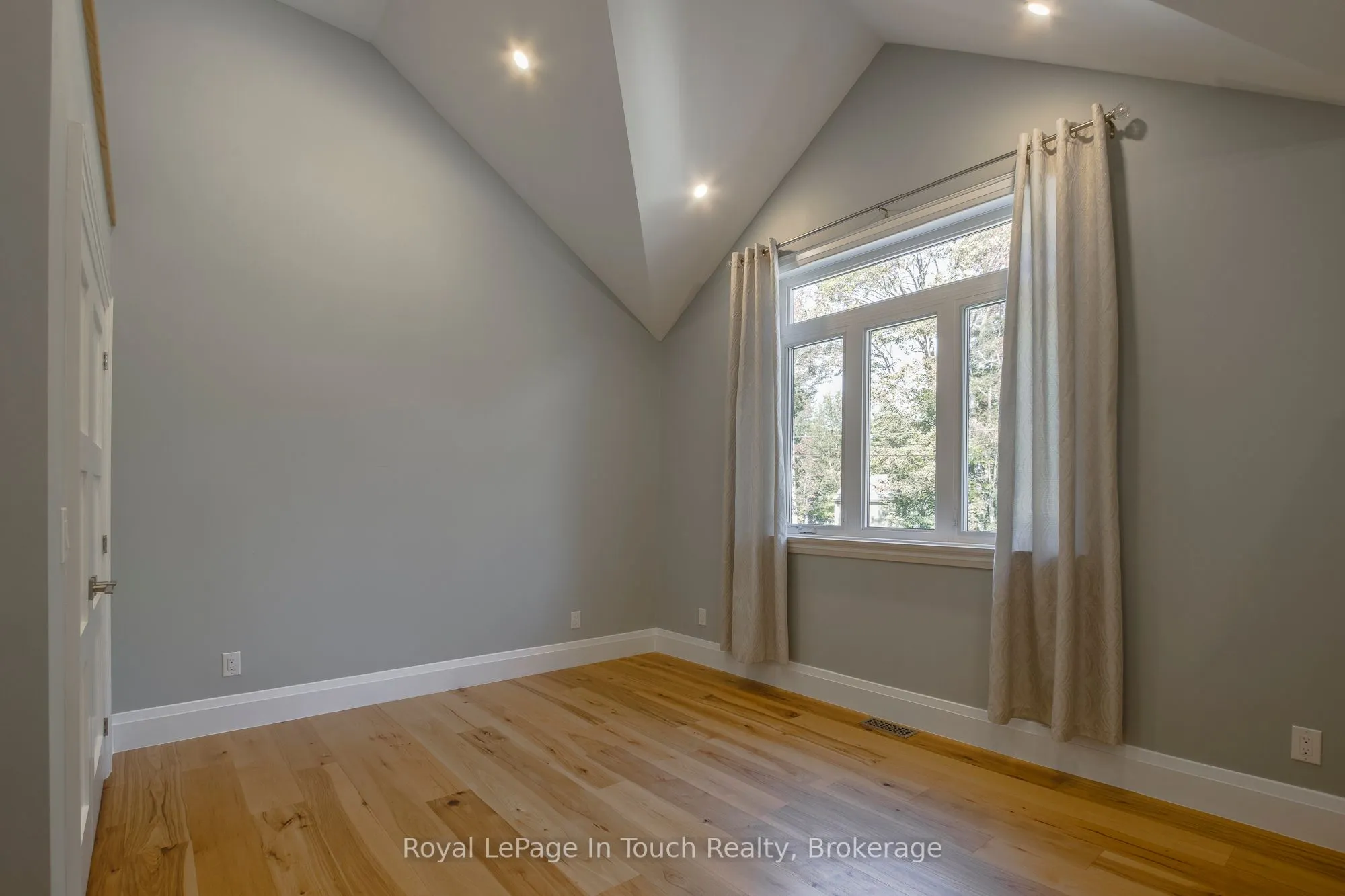 9 Belcourt Crescent