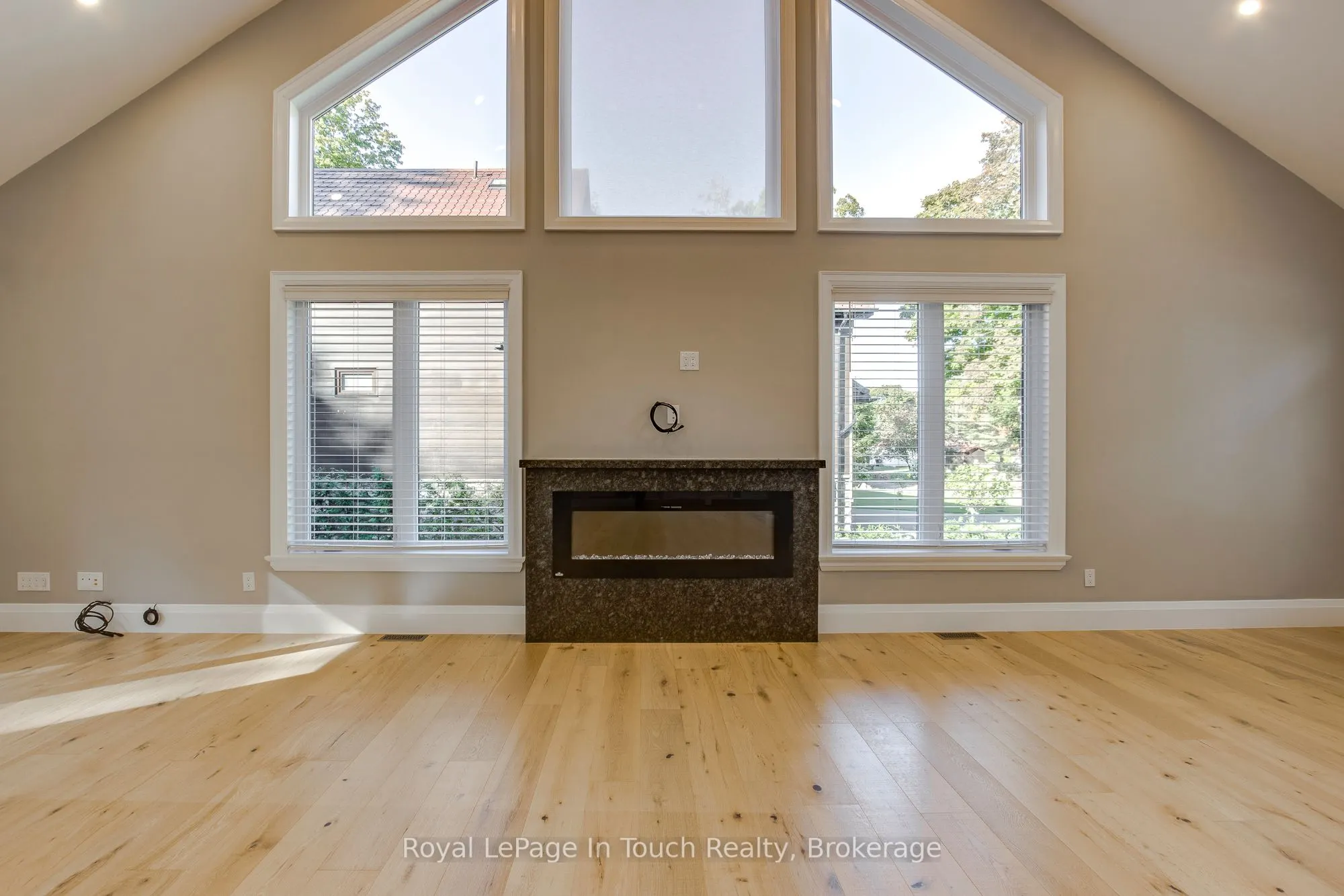 9 Belcourt Crescent