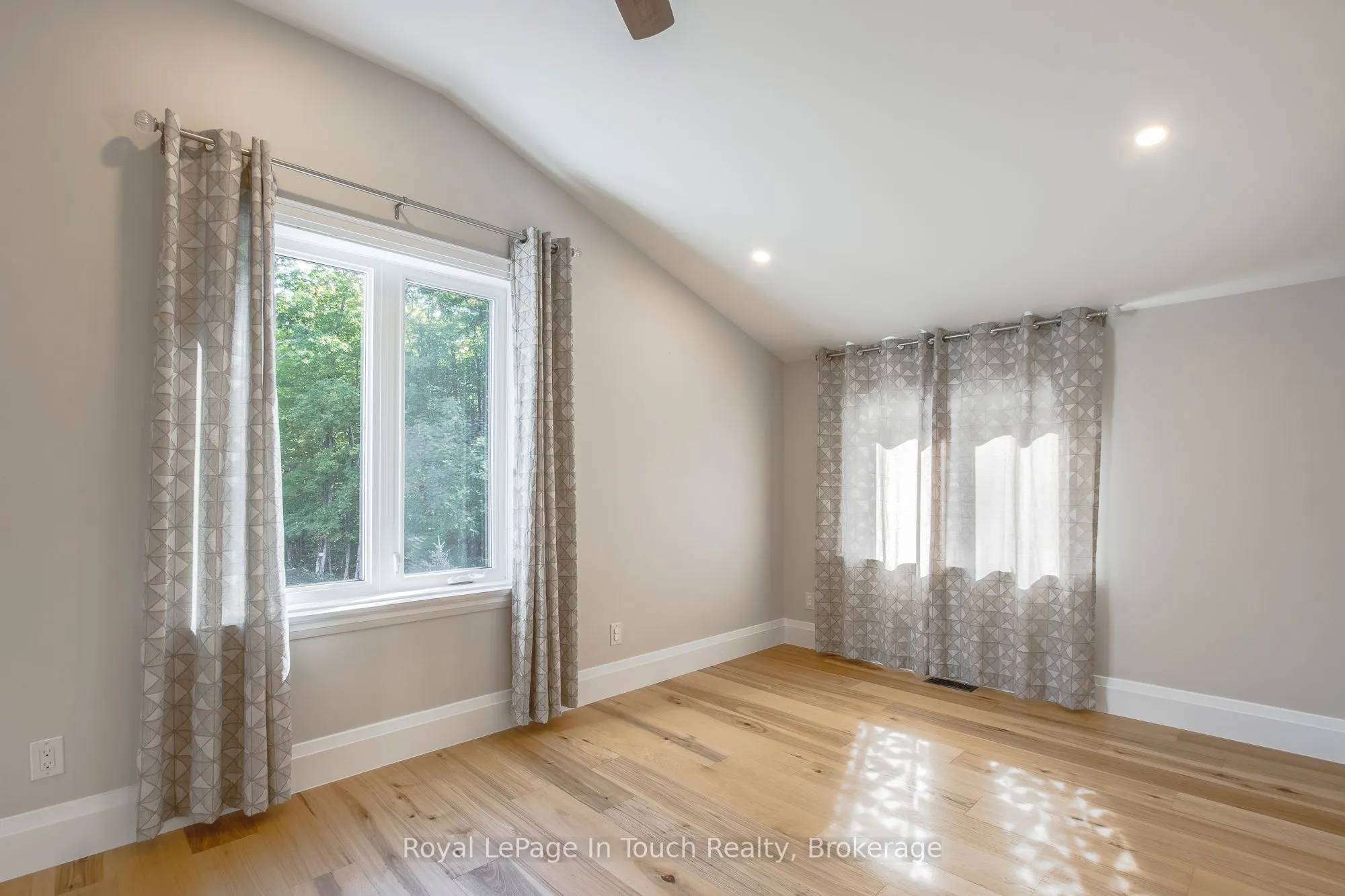 9 Belcourt Crescent