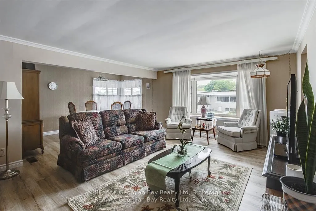 586 Dominion Avenue