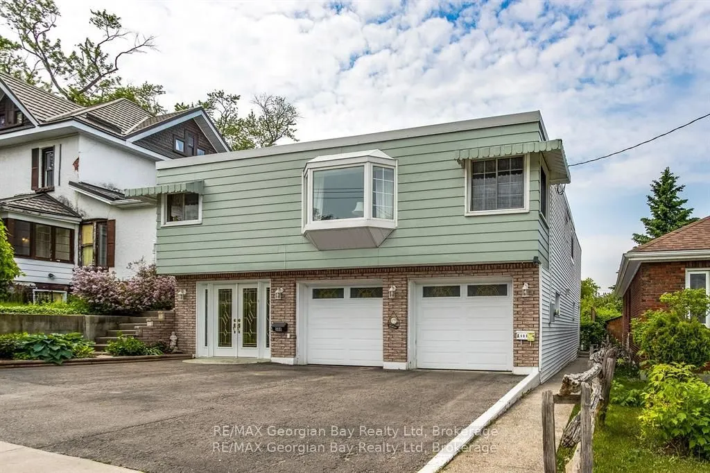 586 Dominion Avenue