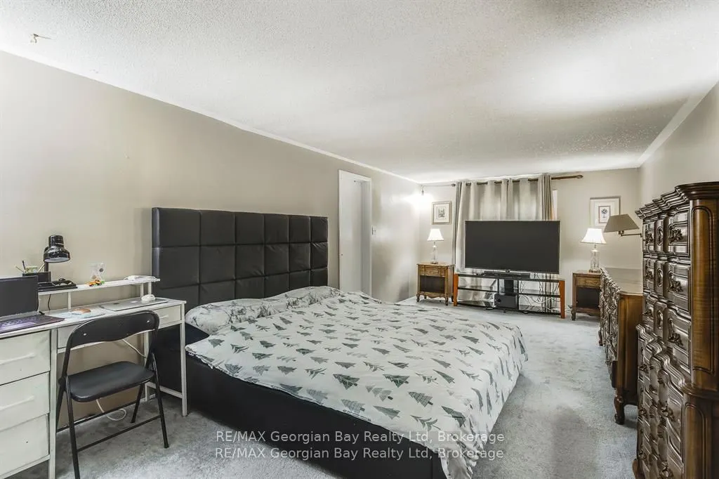 586 Dominion Avenue