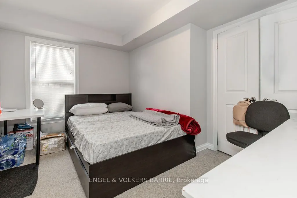246 Penetanguishene Road, #6