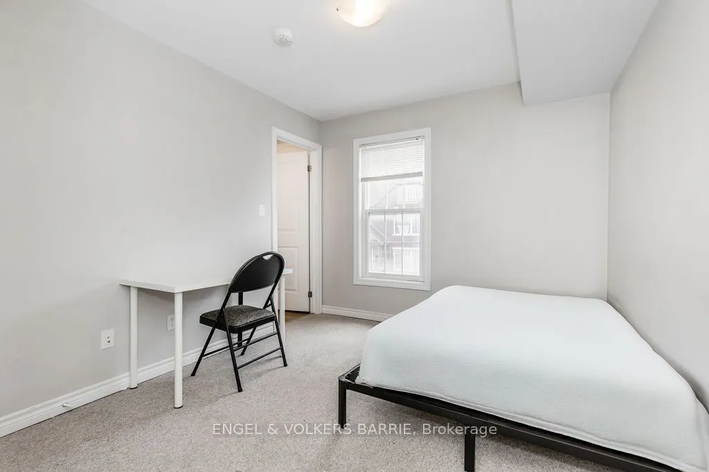 246 Penetanguishene Road, #6