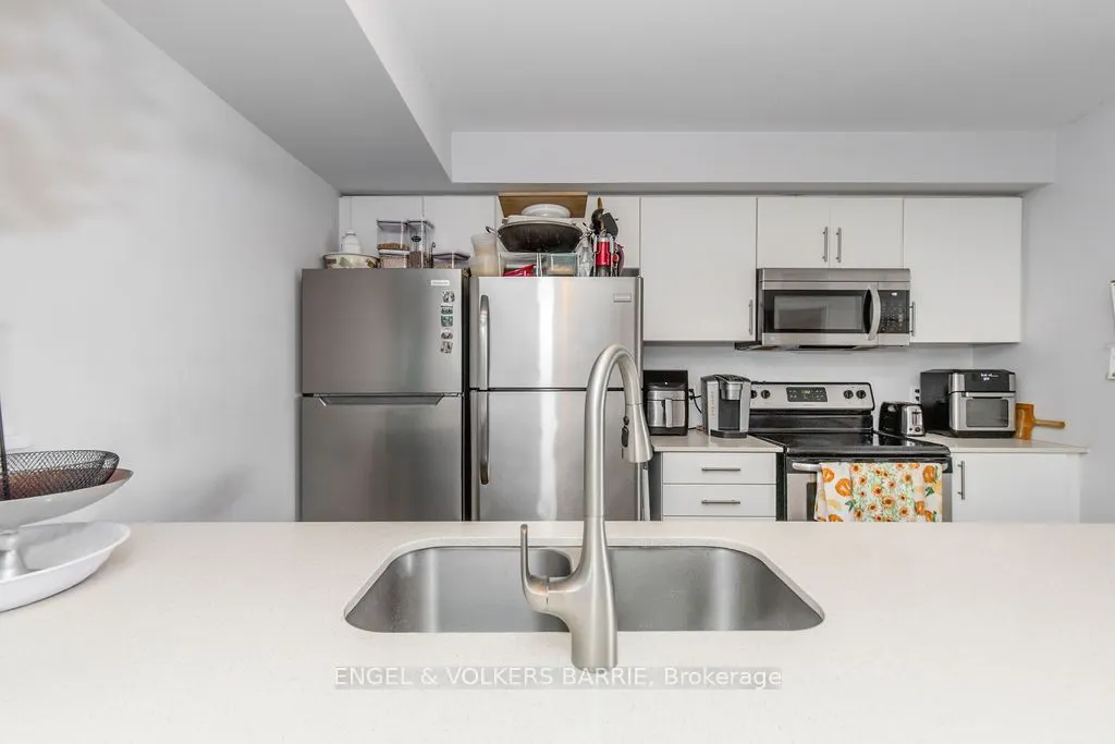 246 Penetanguishene Road, #6