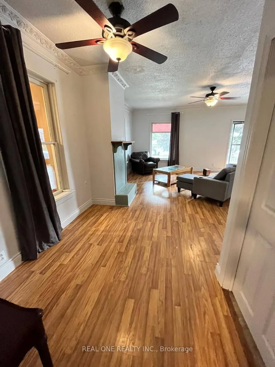 216 John Street N