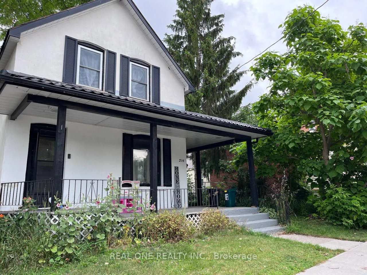 216 John Street N