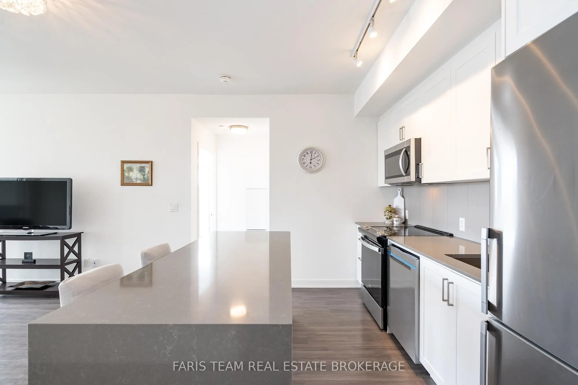 681 Yonge Street, #311
