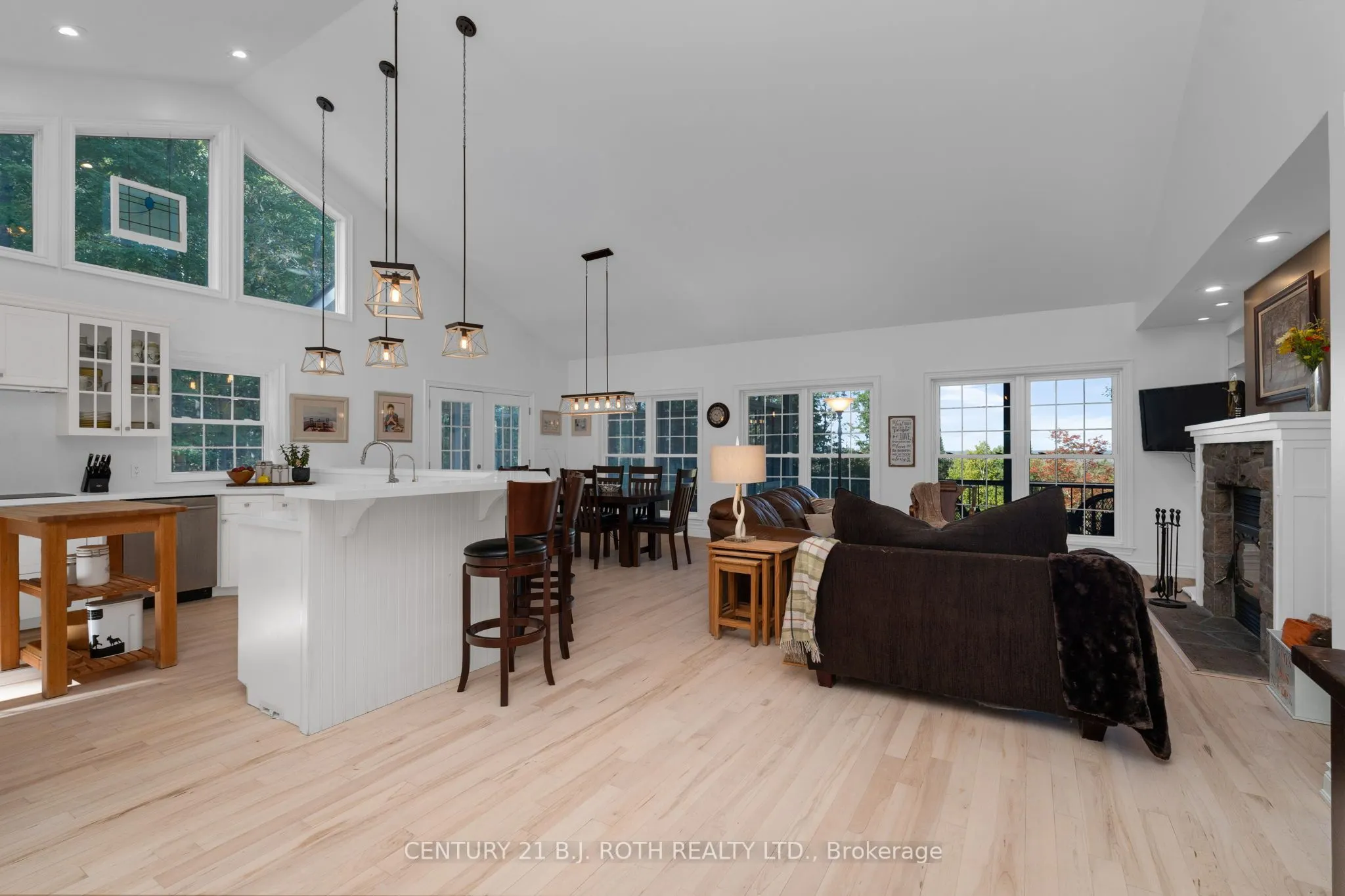 2710 Portage Trail