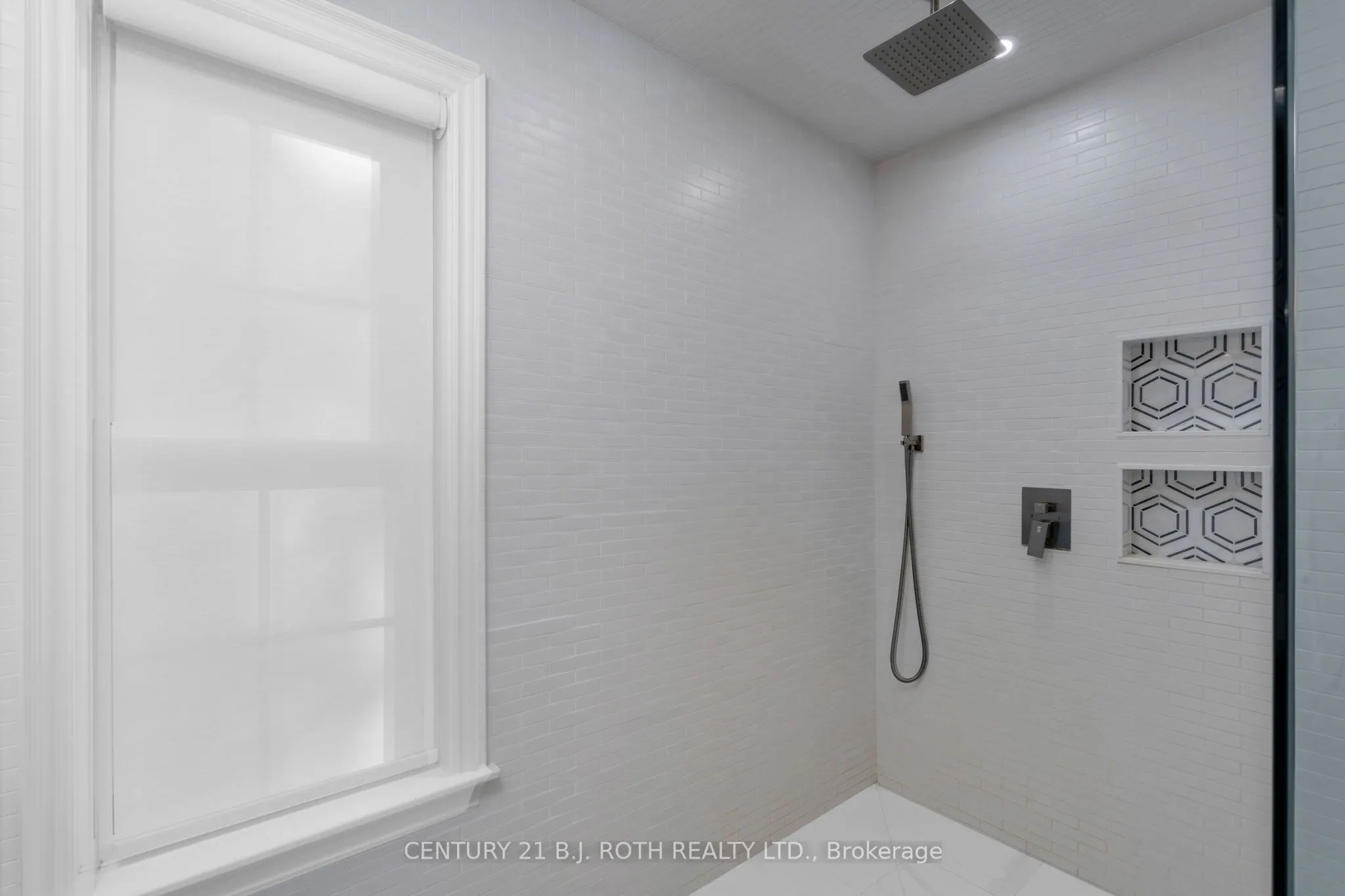 2710 Portage Trail