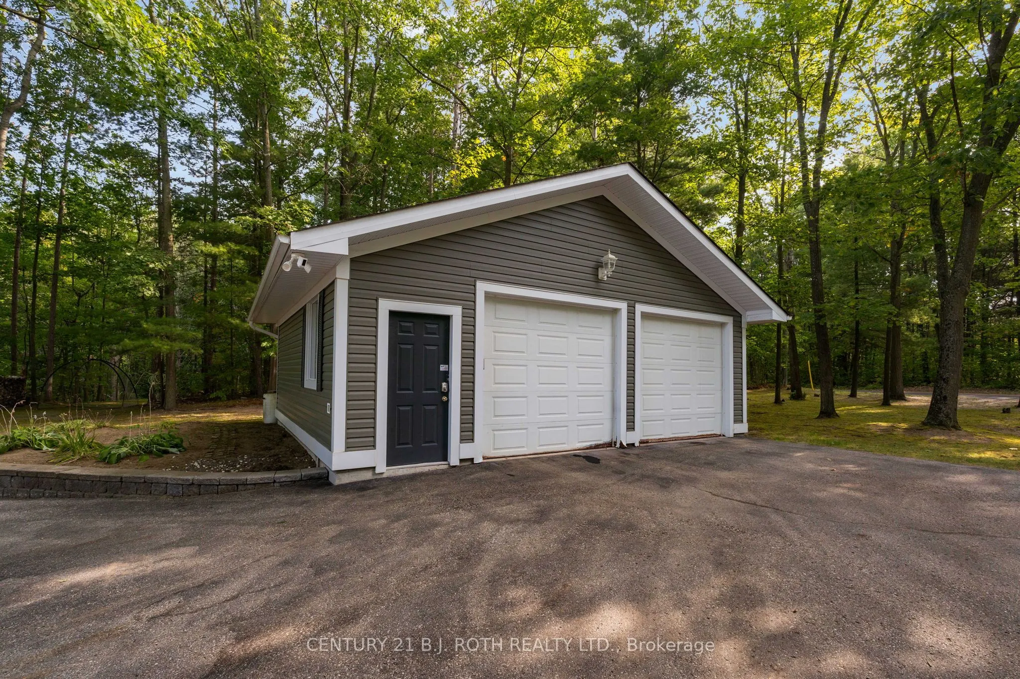 2710 Portage Trail
