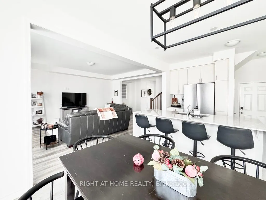 61 Suzuki Street, #Upper