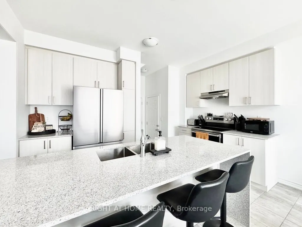 61 Suzuki Street, #Upper