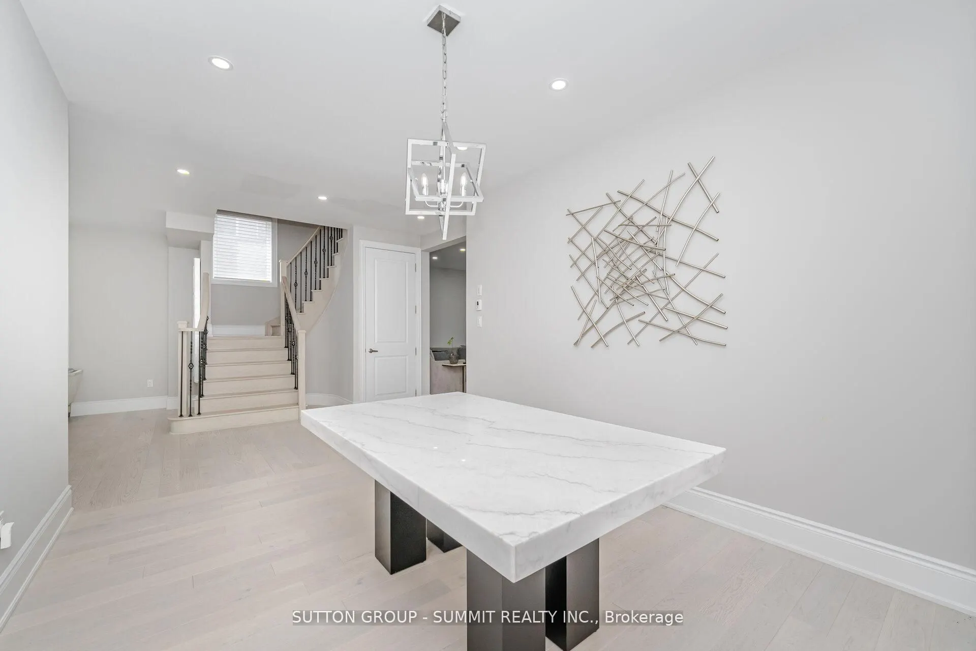 16 Westminster Circle