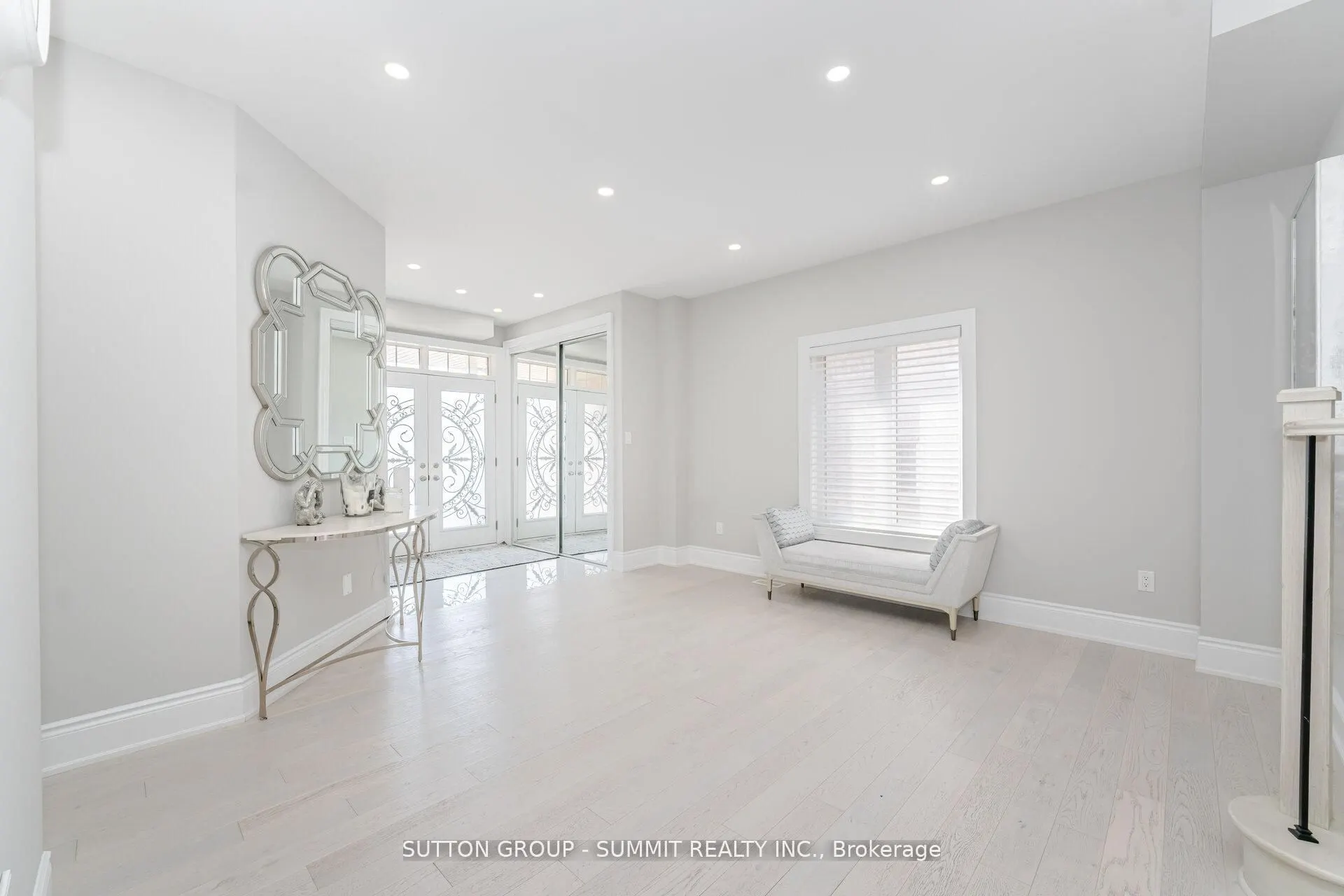 16 Westminster Circle