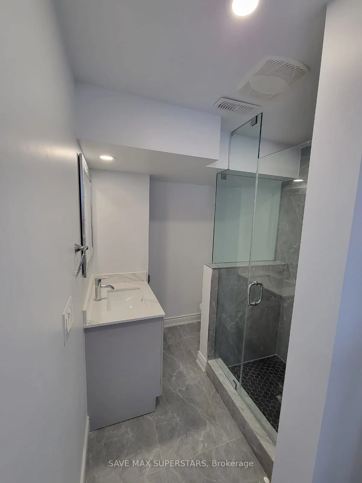 32 Westminster Circle, #Lower