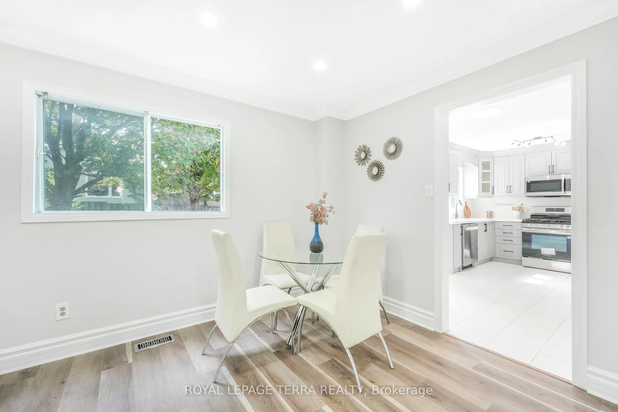 67 Livingstone Street W